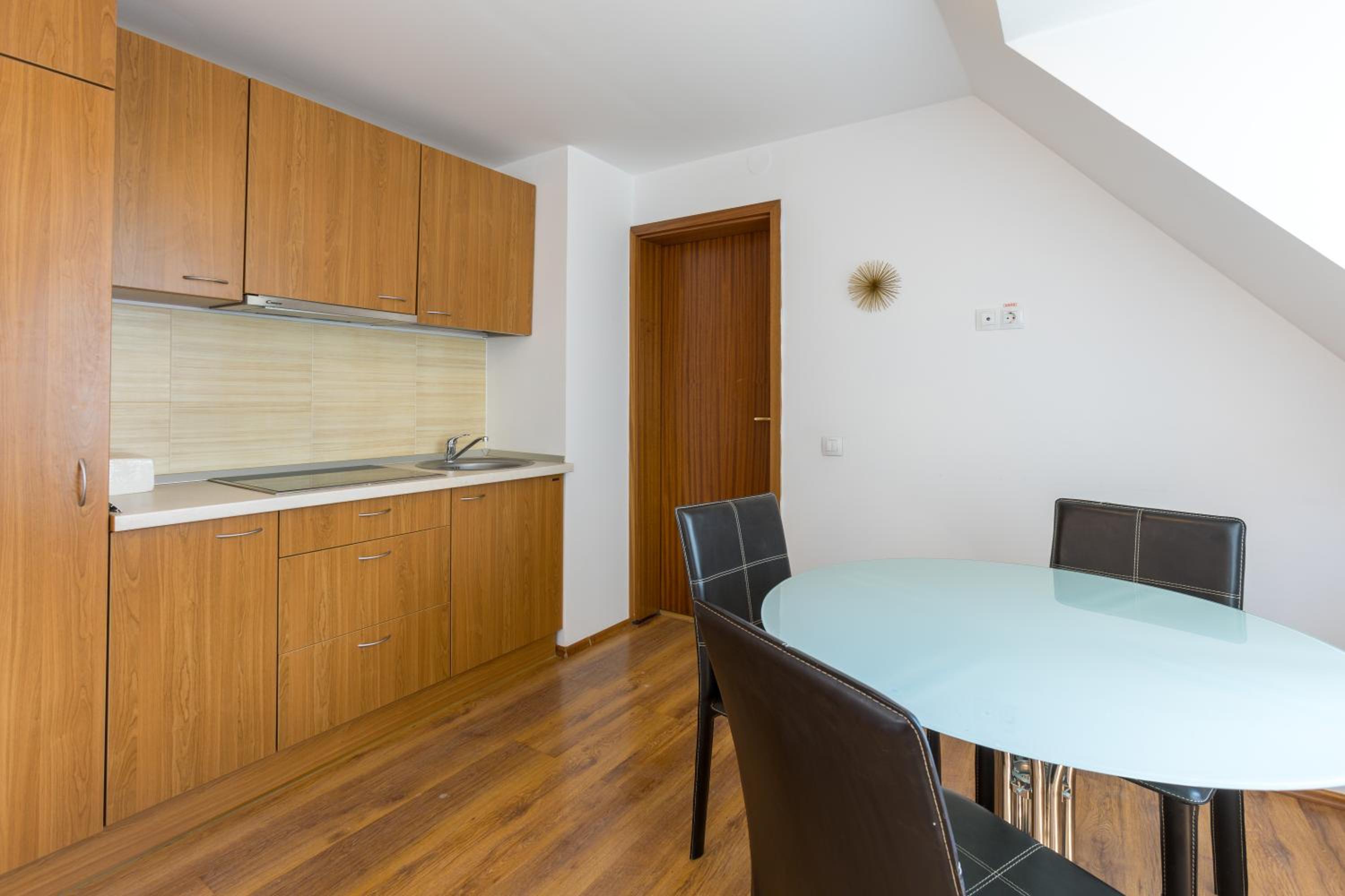 Apartment with Mountain View - Photo 2