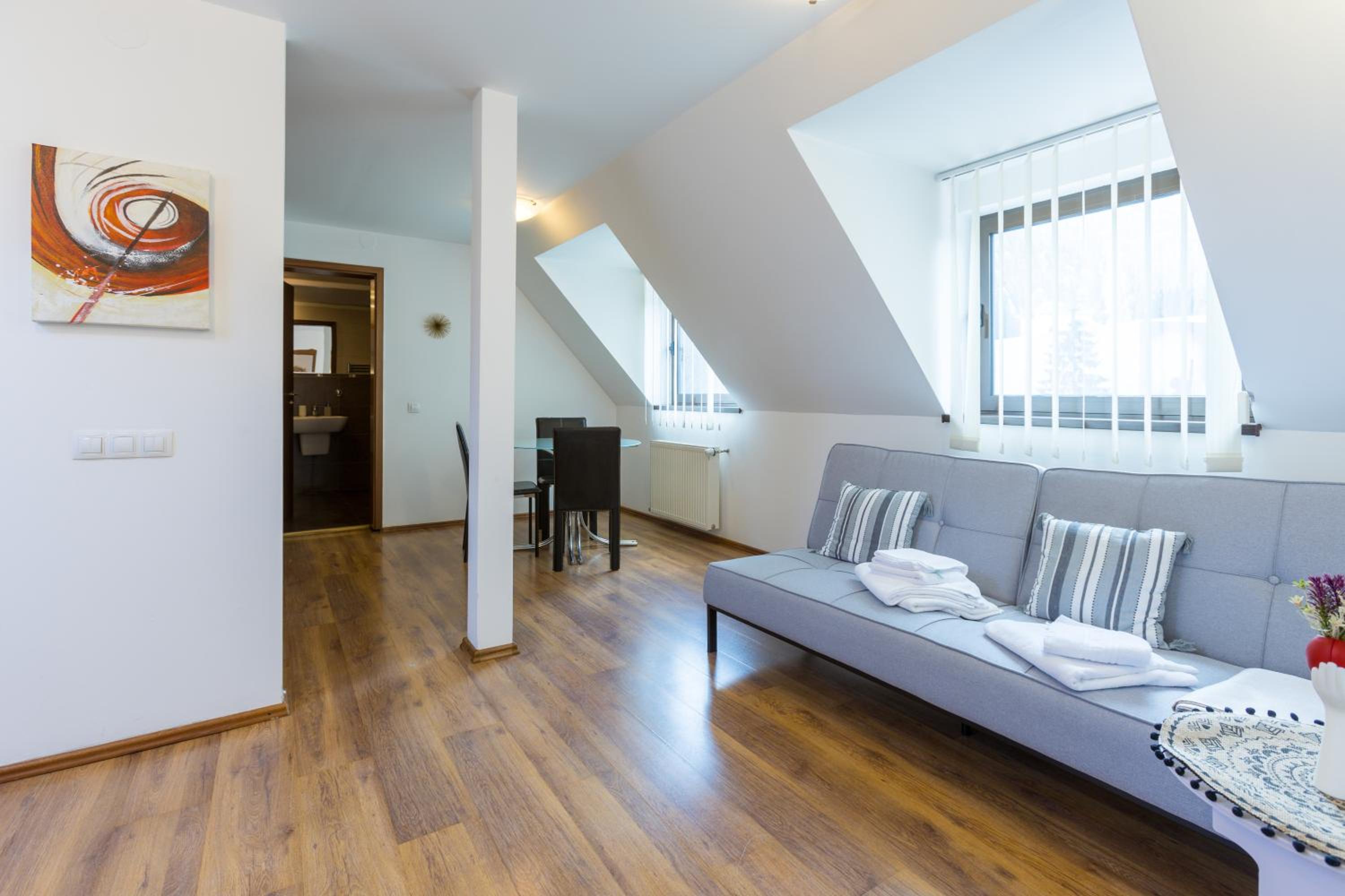 Apartment with Mountain View - Photo 1