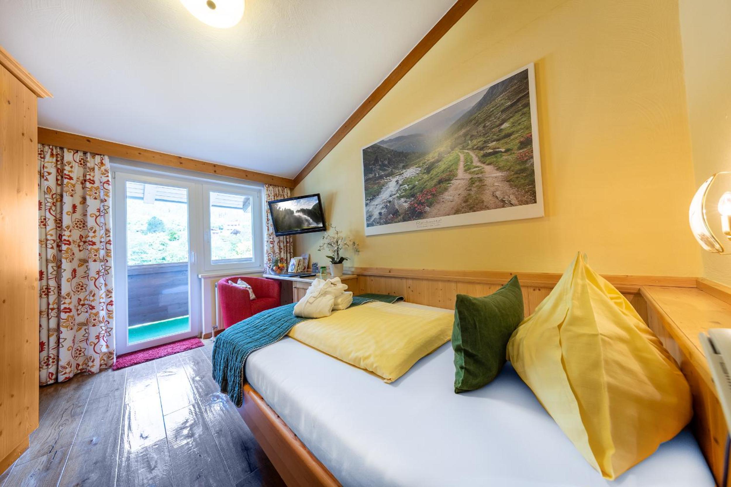 Single Room with Balcony photo 2