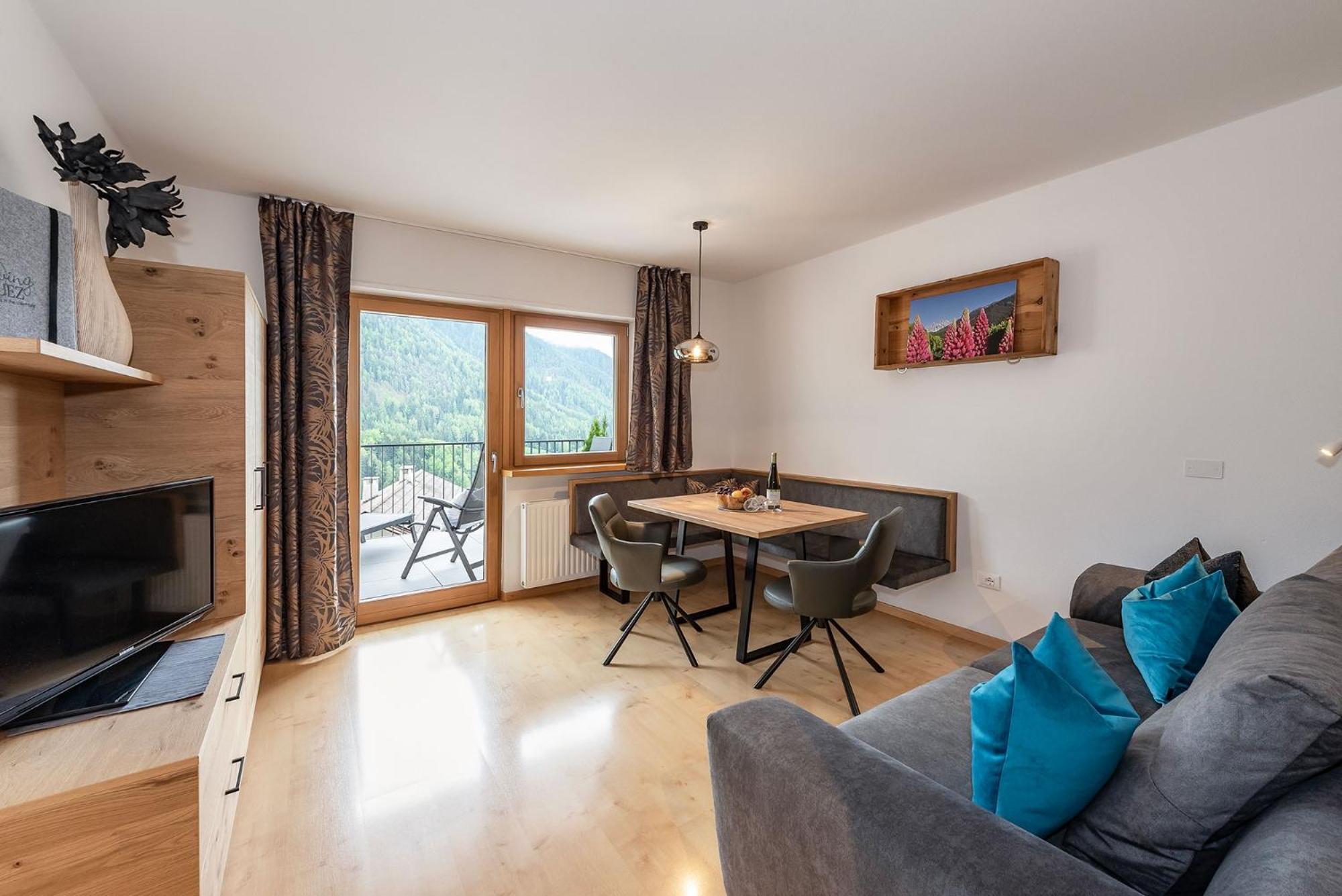 One-Bedroom Apartment with Balcony photo 3