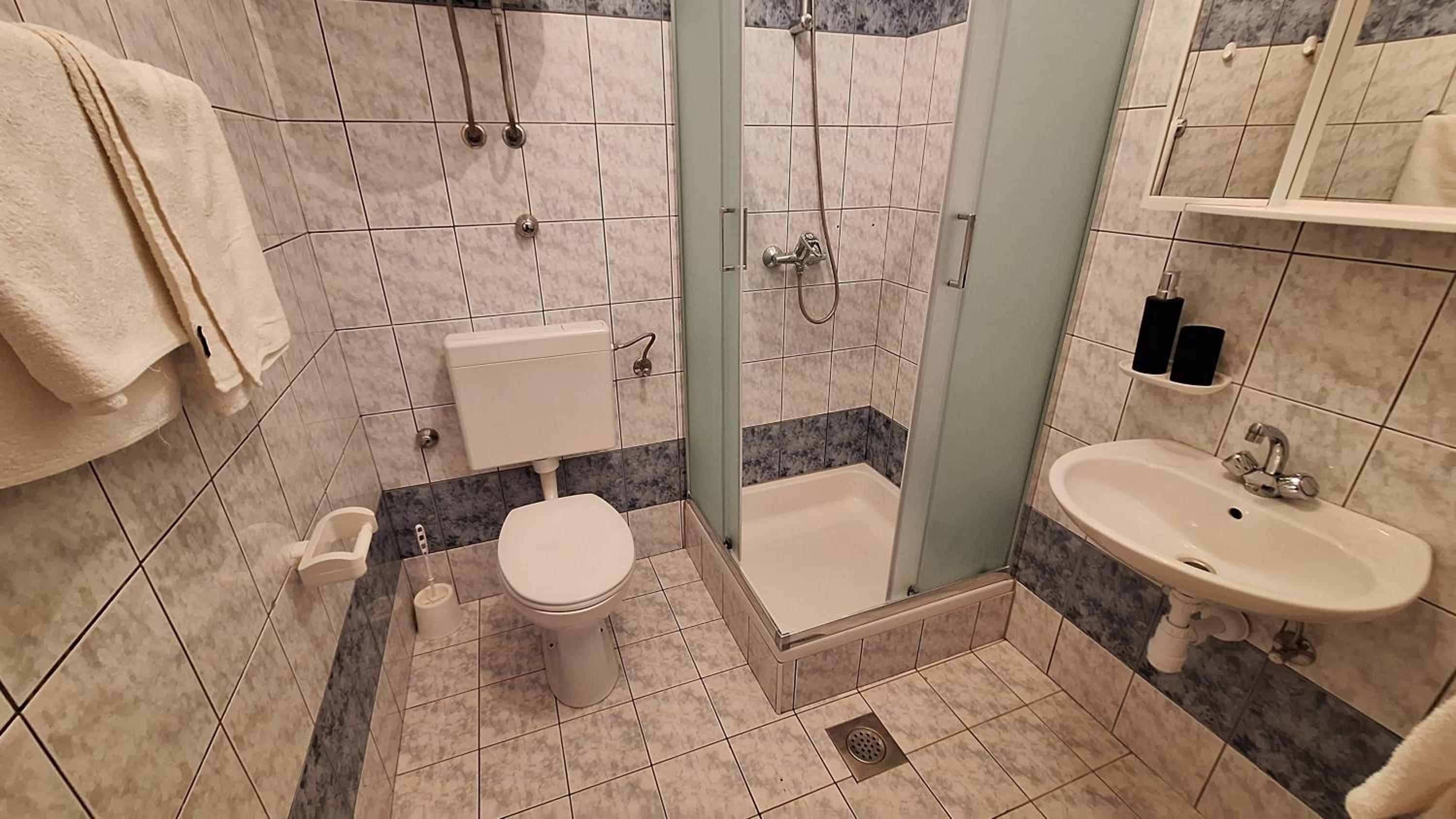 One-Bedroom Apartment photo 3