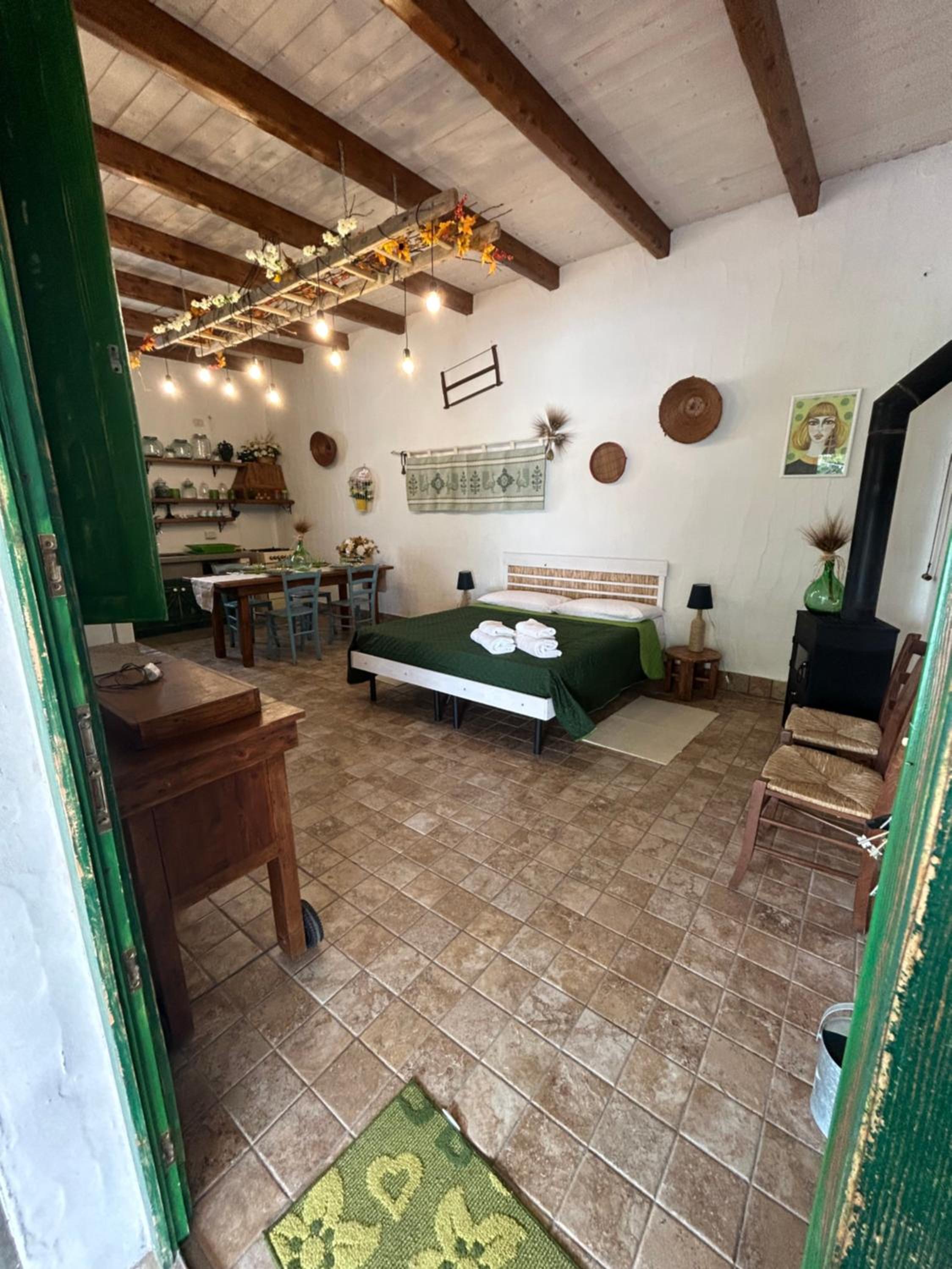 One-Bedroom House photo 1