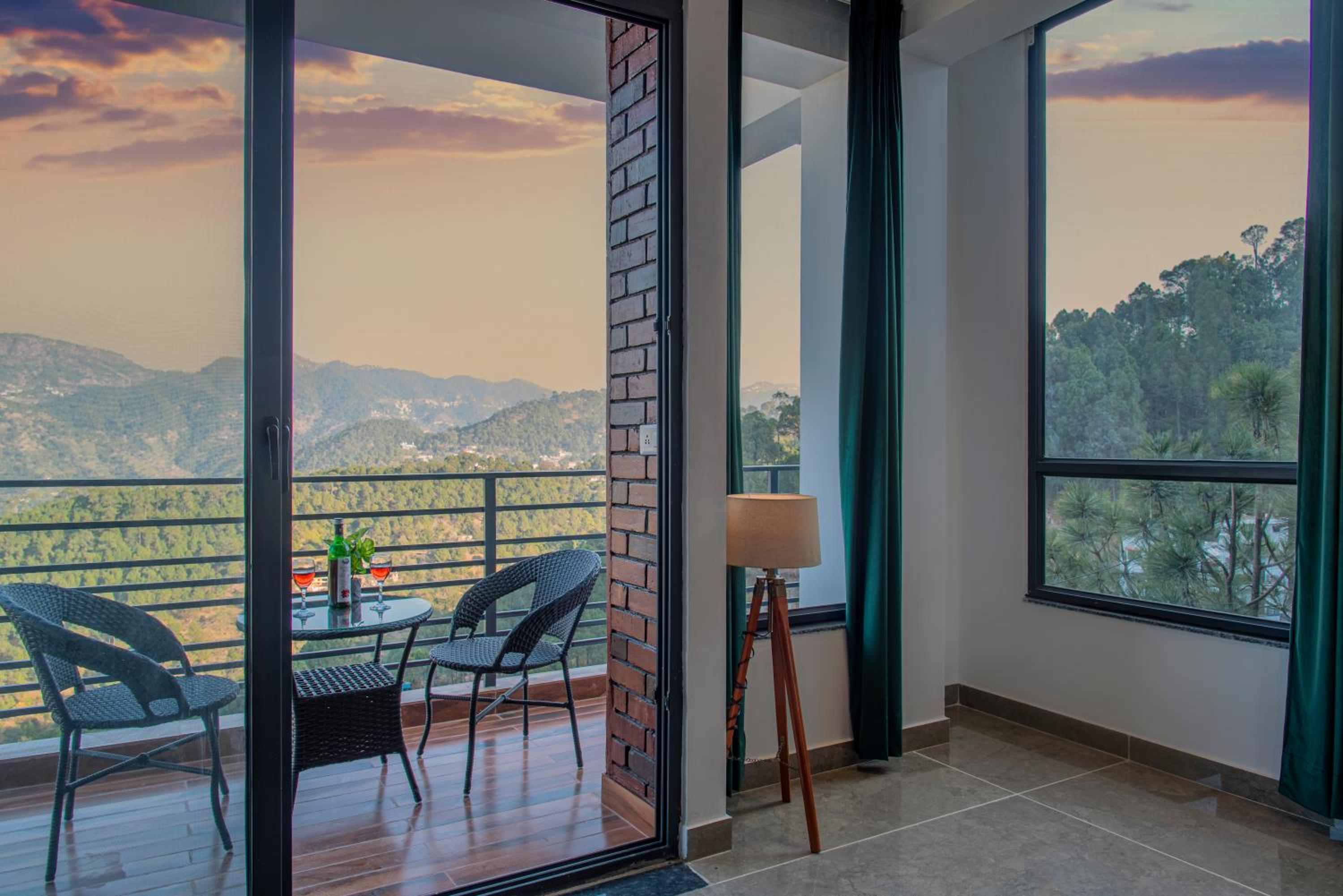 Apartment With Mountain View photo 3