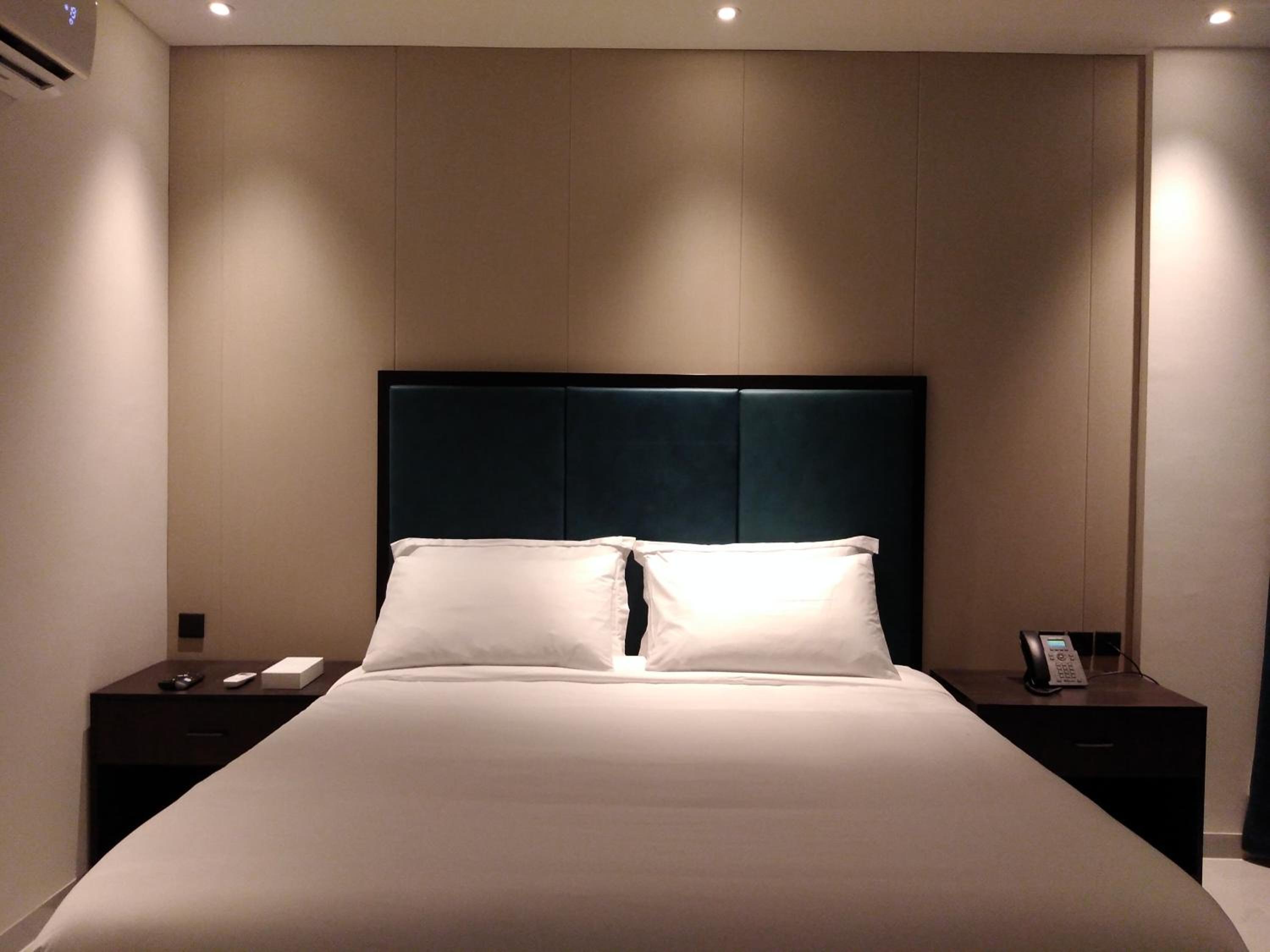 Deluxe King Room photo 2