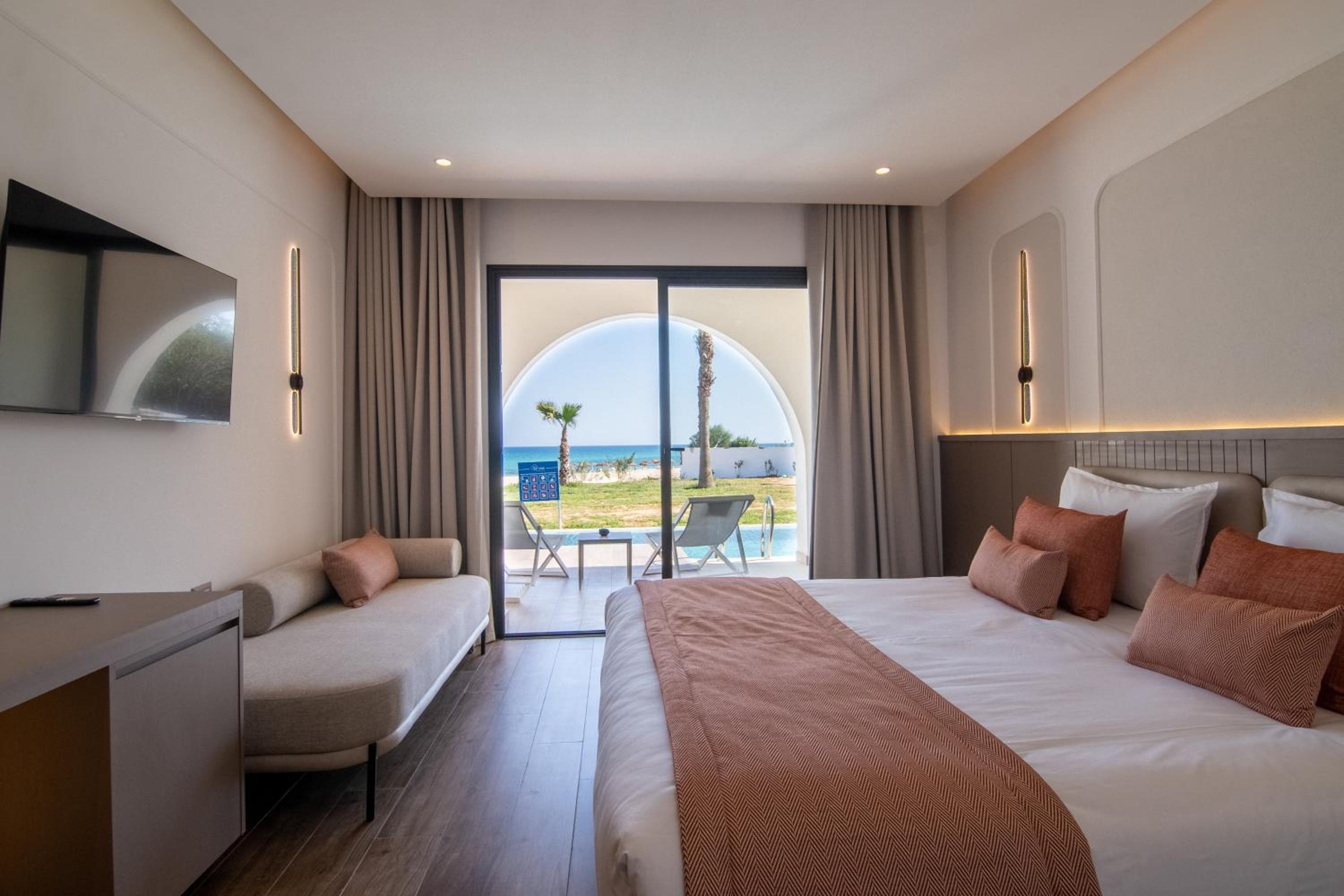 Double Room with Pool View photo 3