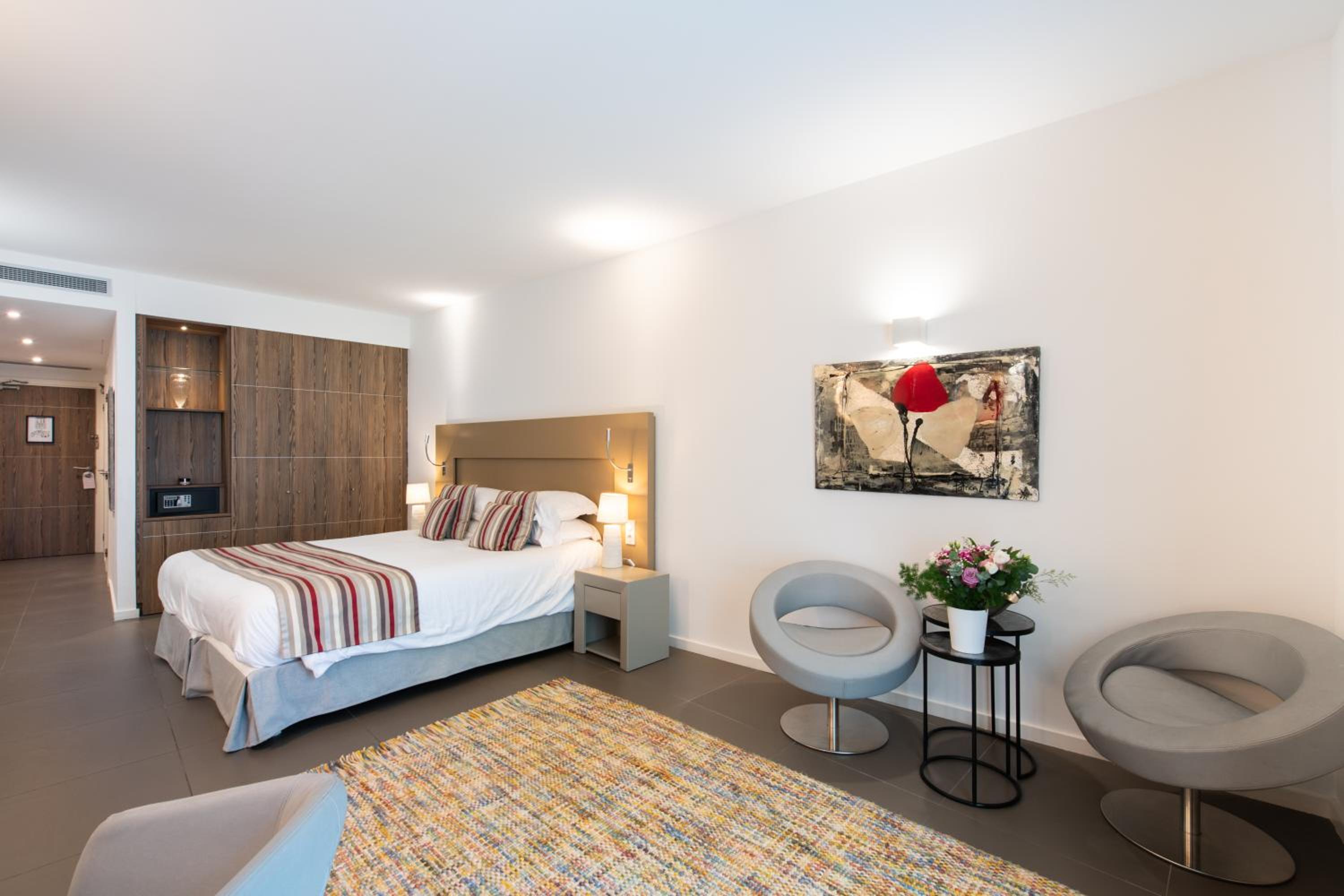 Deluxe Room - Photo 1