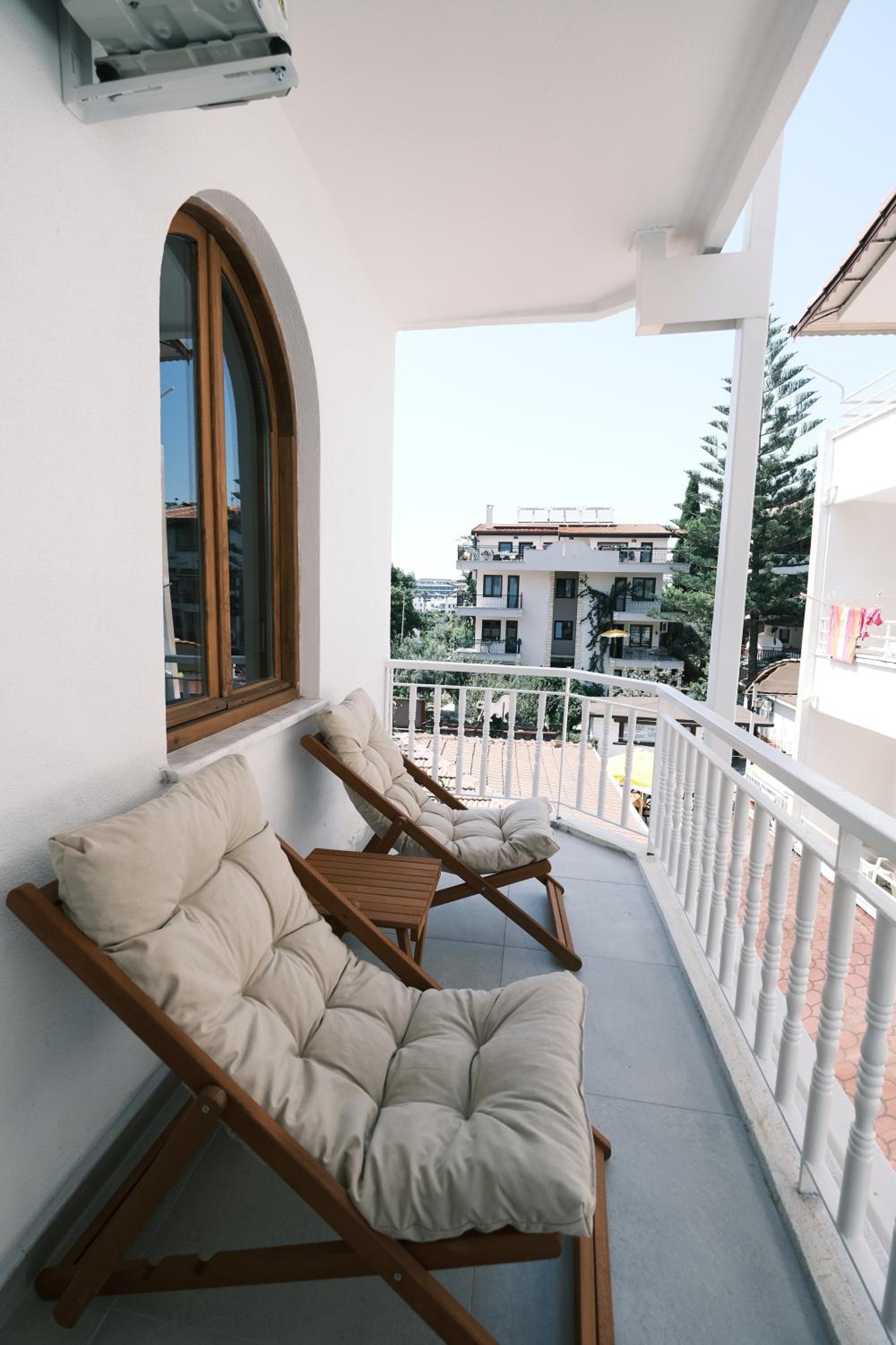 Queen Room with Balcony - Photo 6