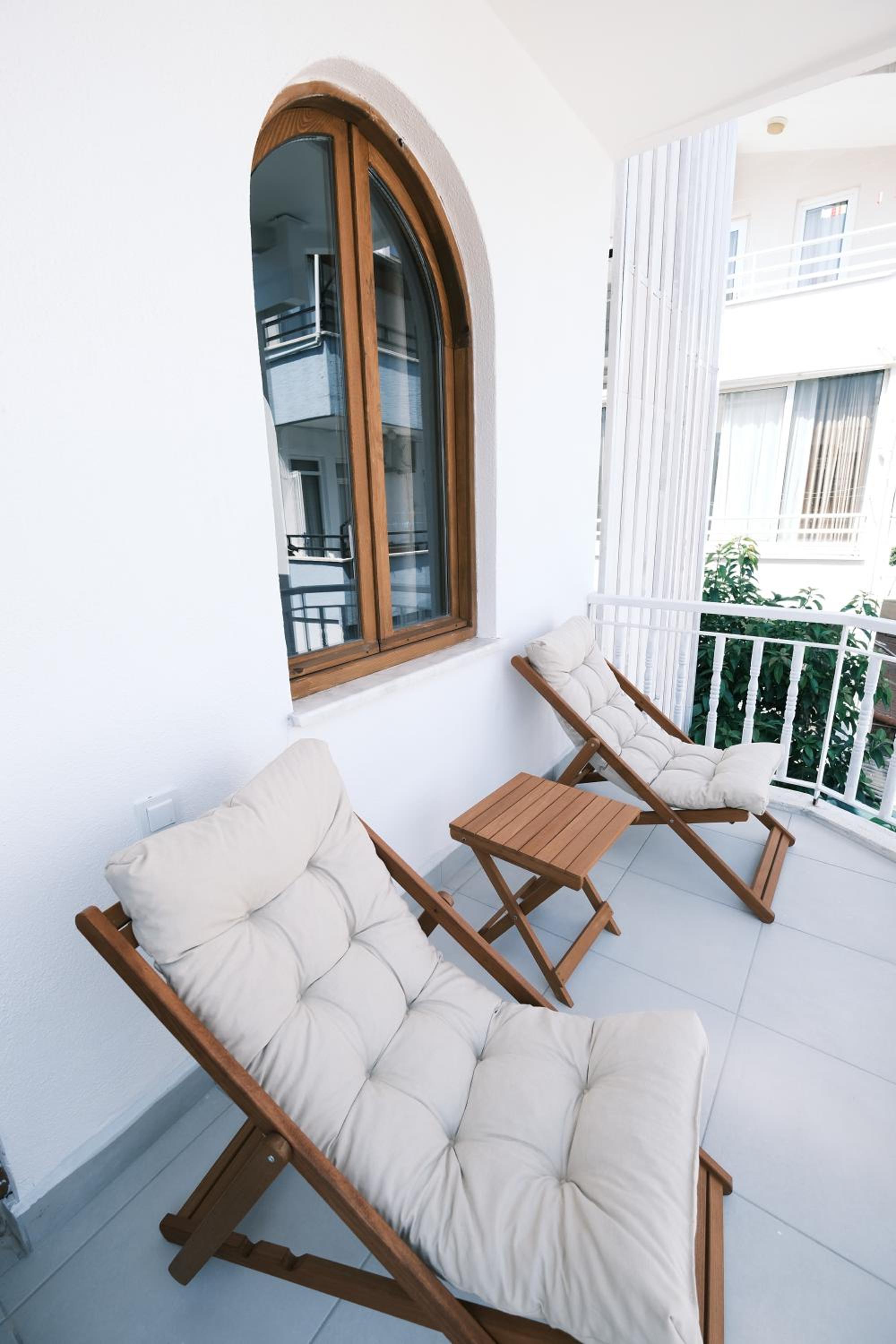 Twin Room with Balcony - Photo 4