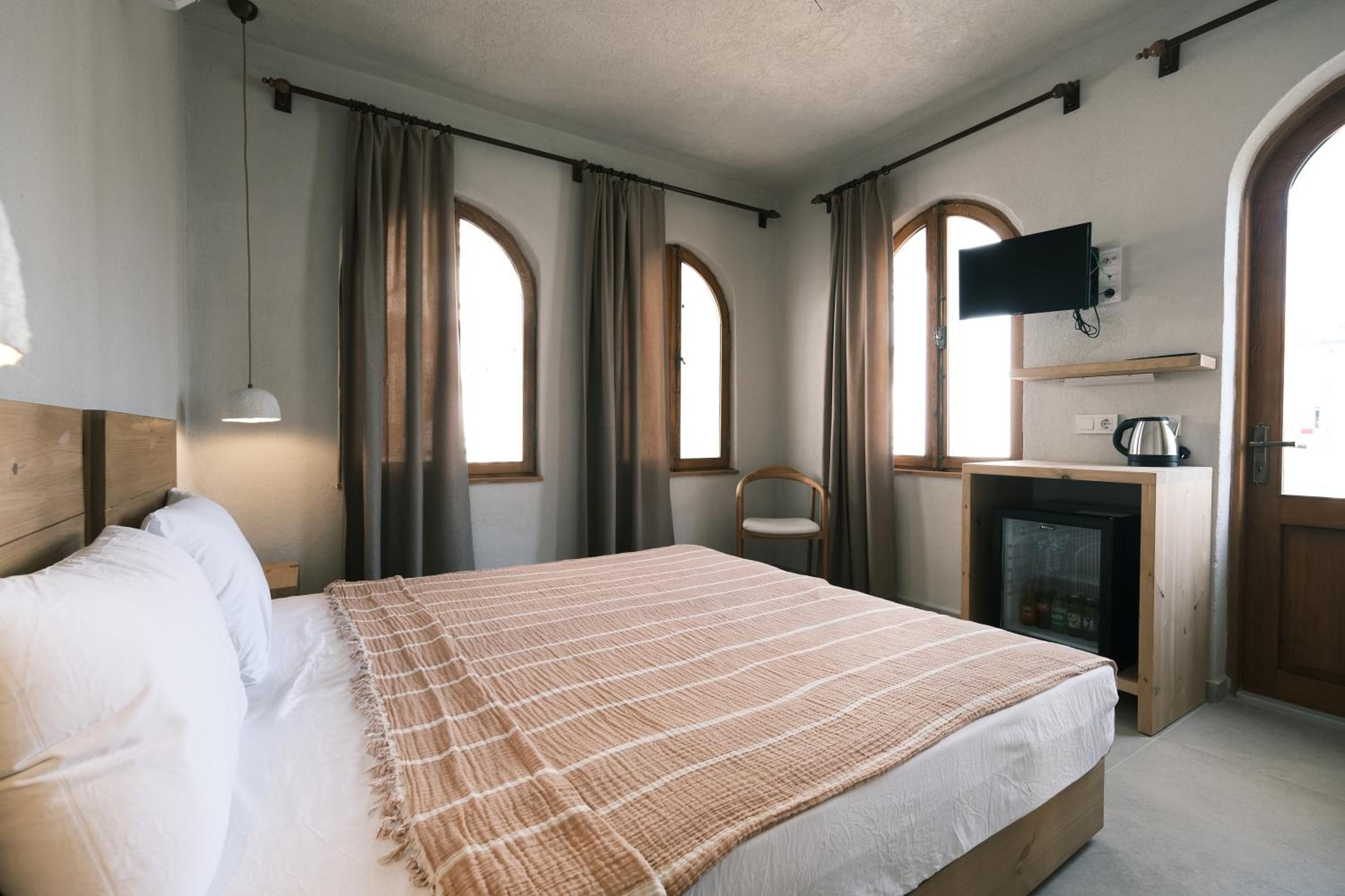 Twin Room with Balcony - Photo 3