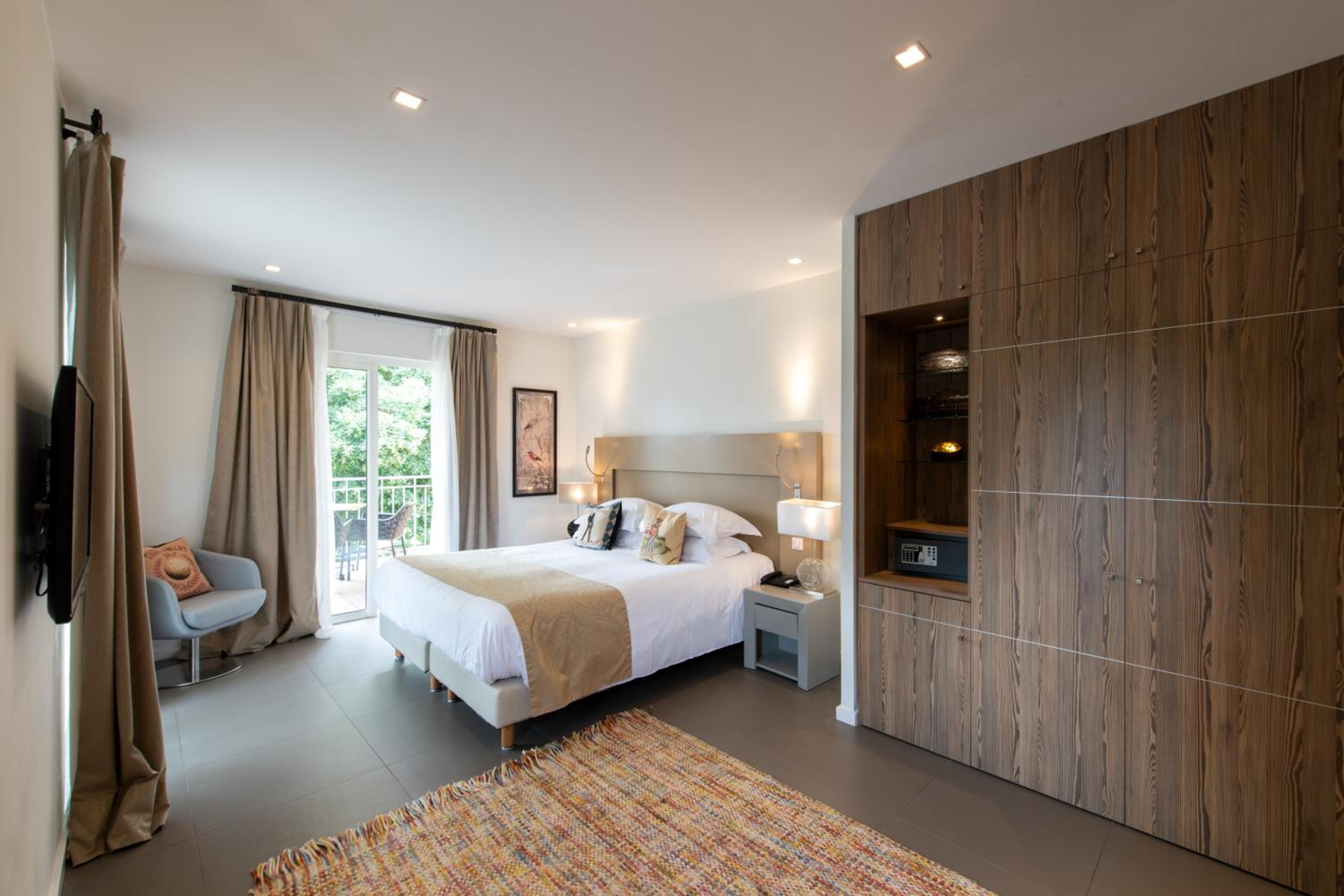 Deluxe Room with Terrace - Photo 9