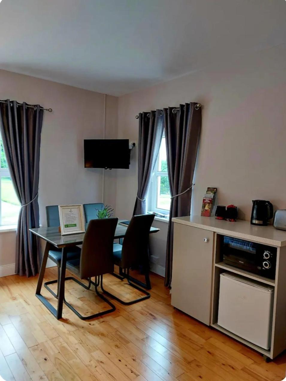 Double or Twin Room with Mountain View photo 3