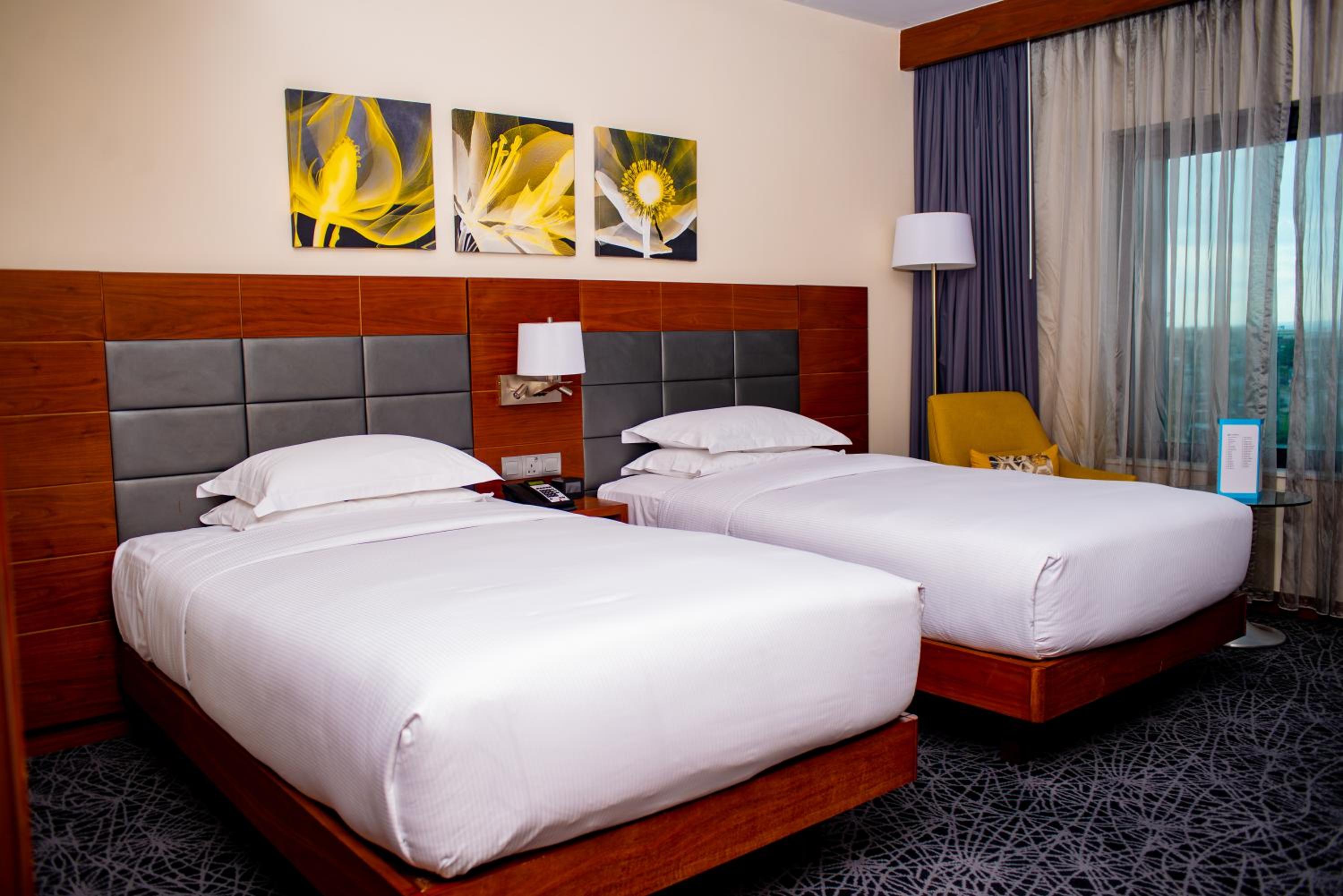 Twin Room thumbnail 5