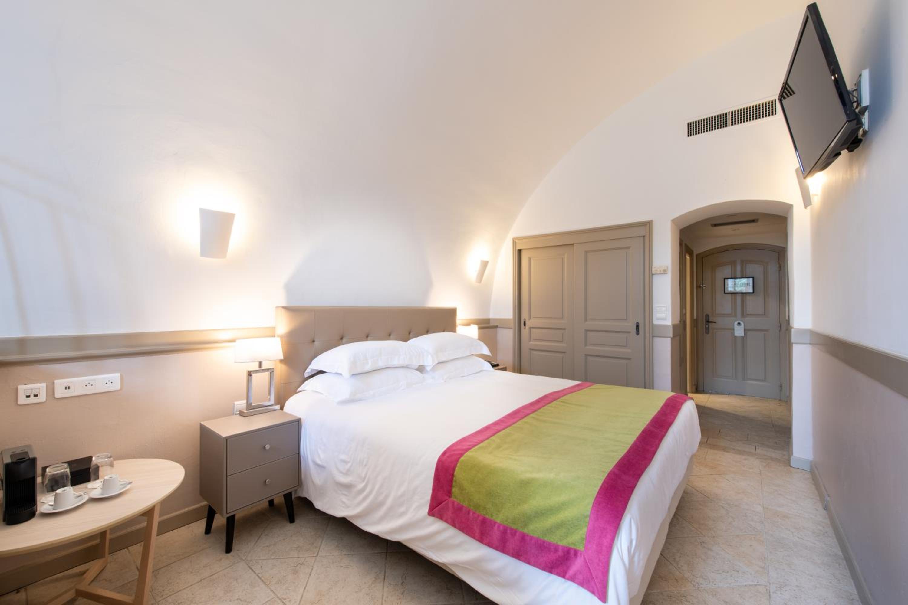 Deluxe Room with Terrace - Photo 2