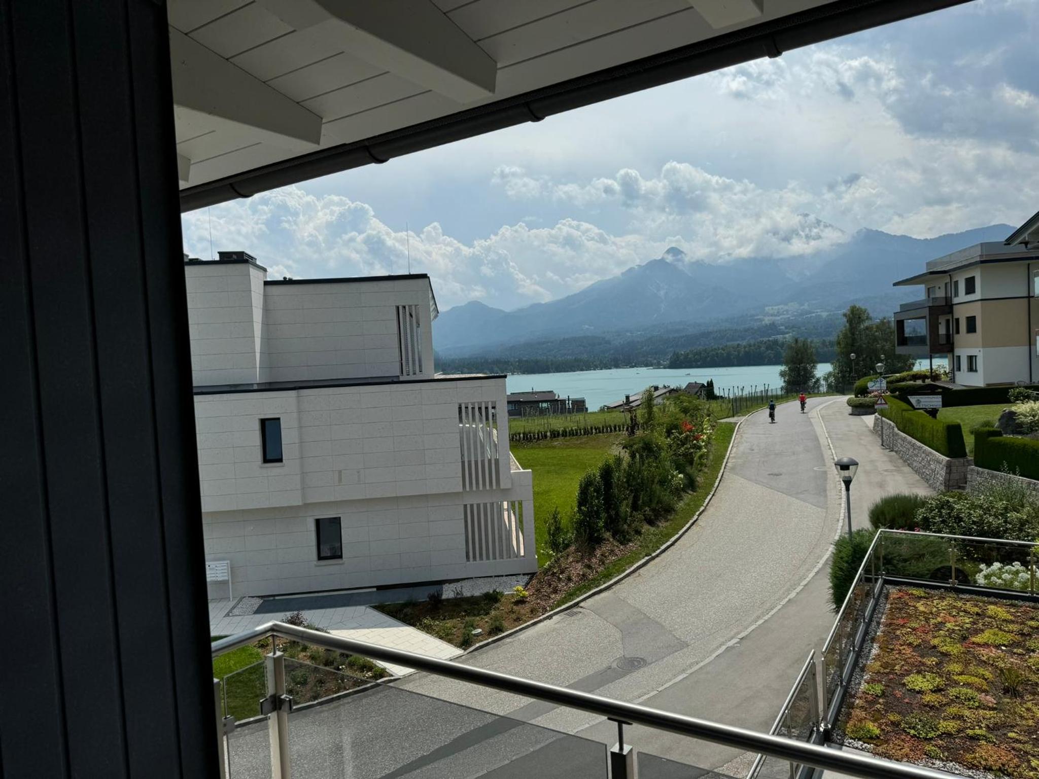 Apartment with Lake View photo 3