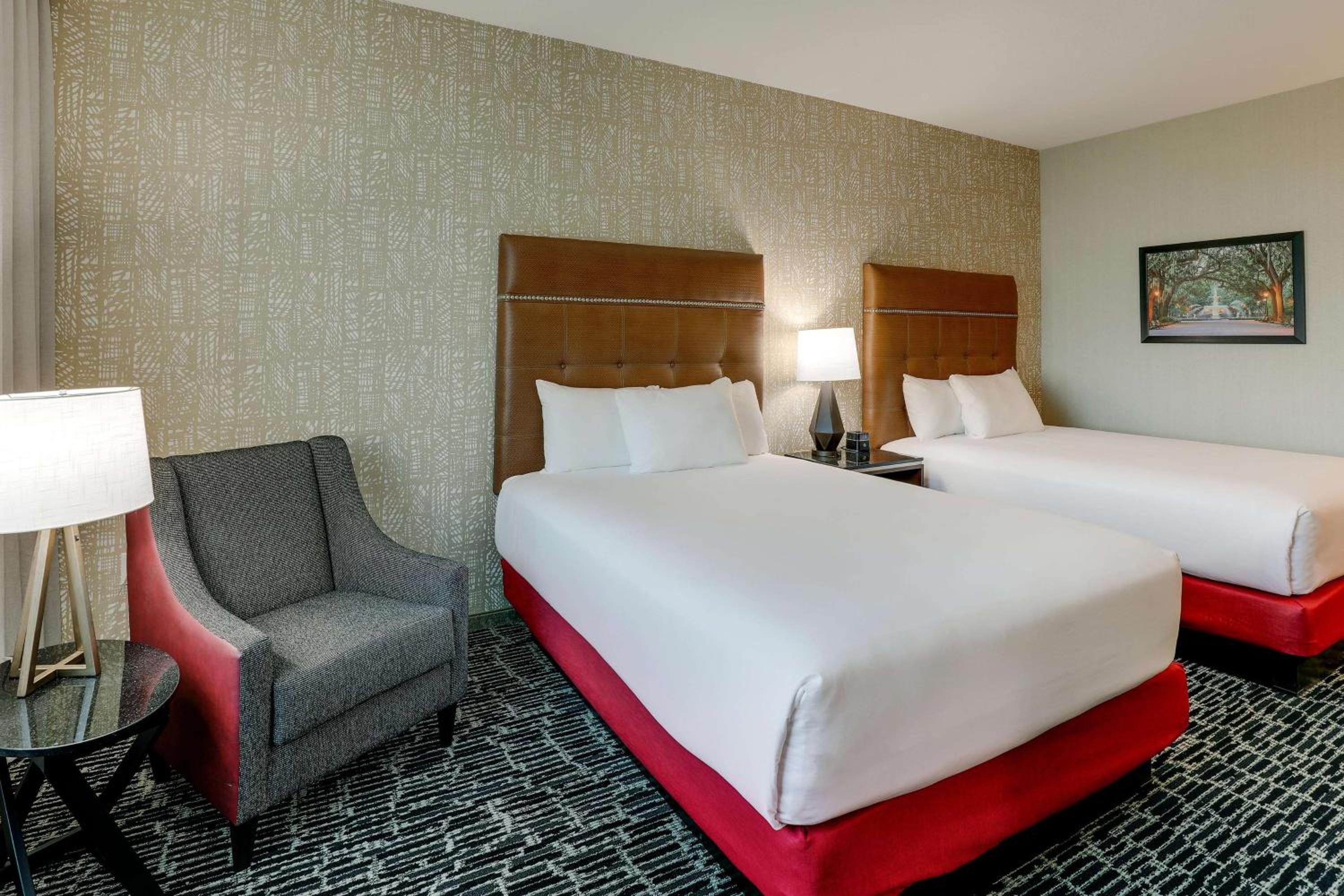 Upper Floor Deluxe Queen Room with Two Queen Beds - Hearing Accessible photo 3
