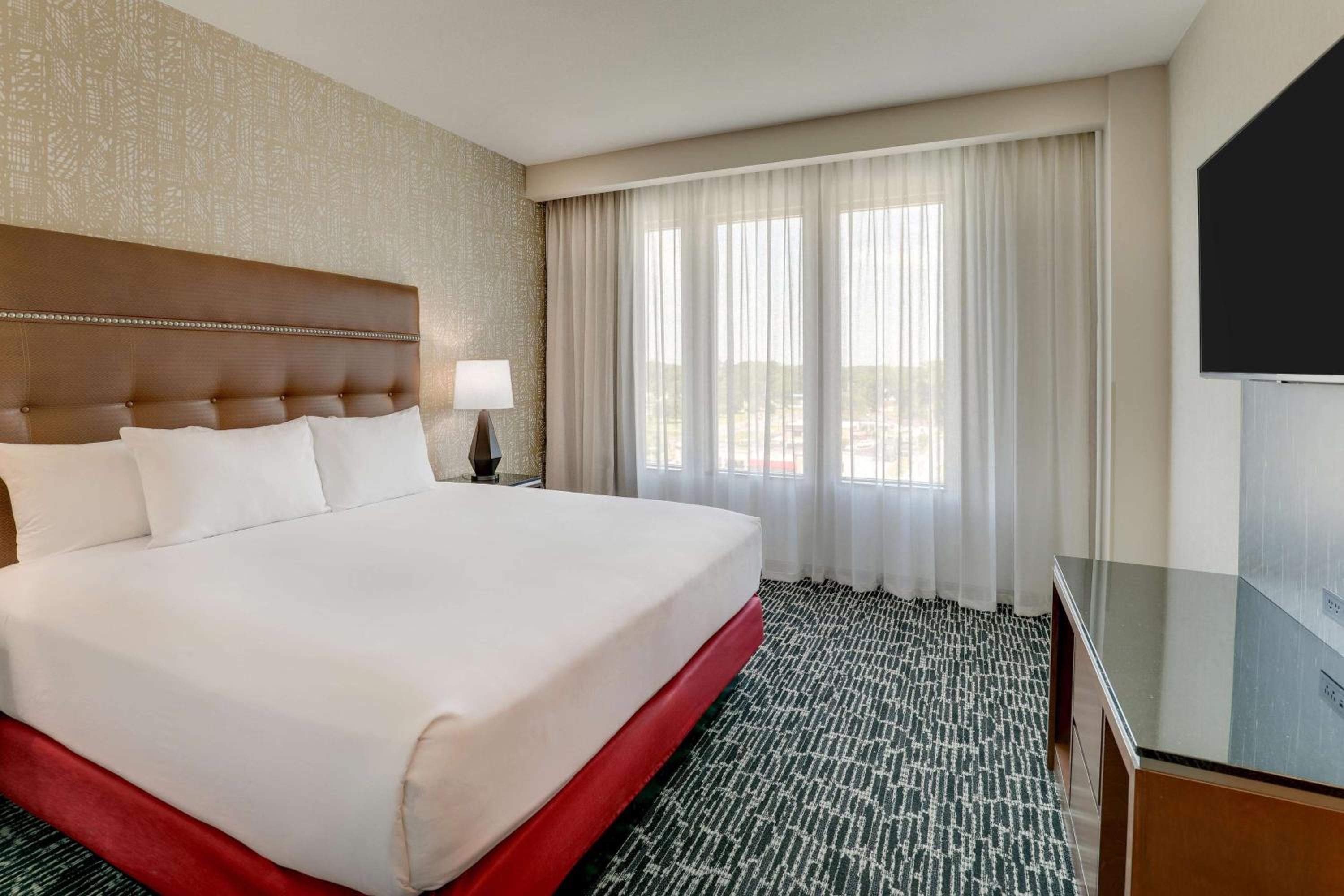 Upper Floor King Suite with Sofa Bed photo 3