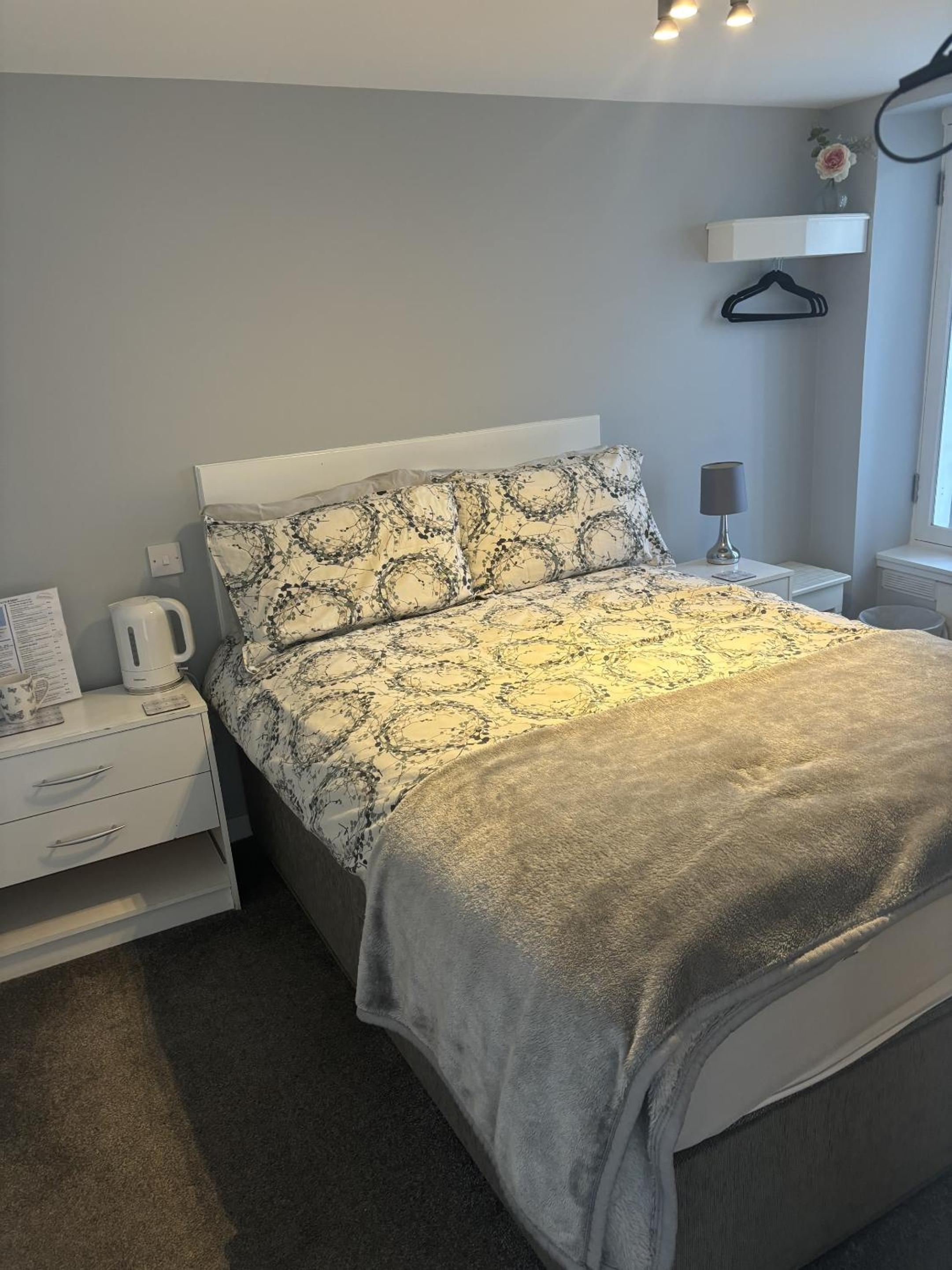 Standard Single Room with Shower photo 3
