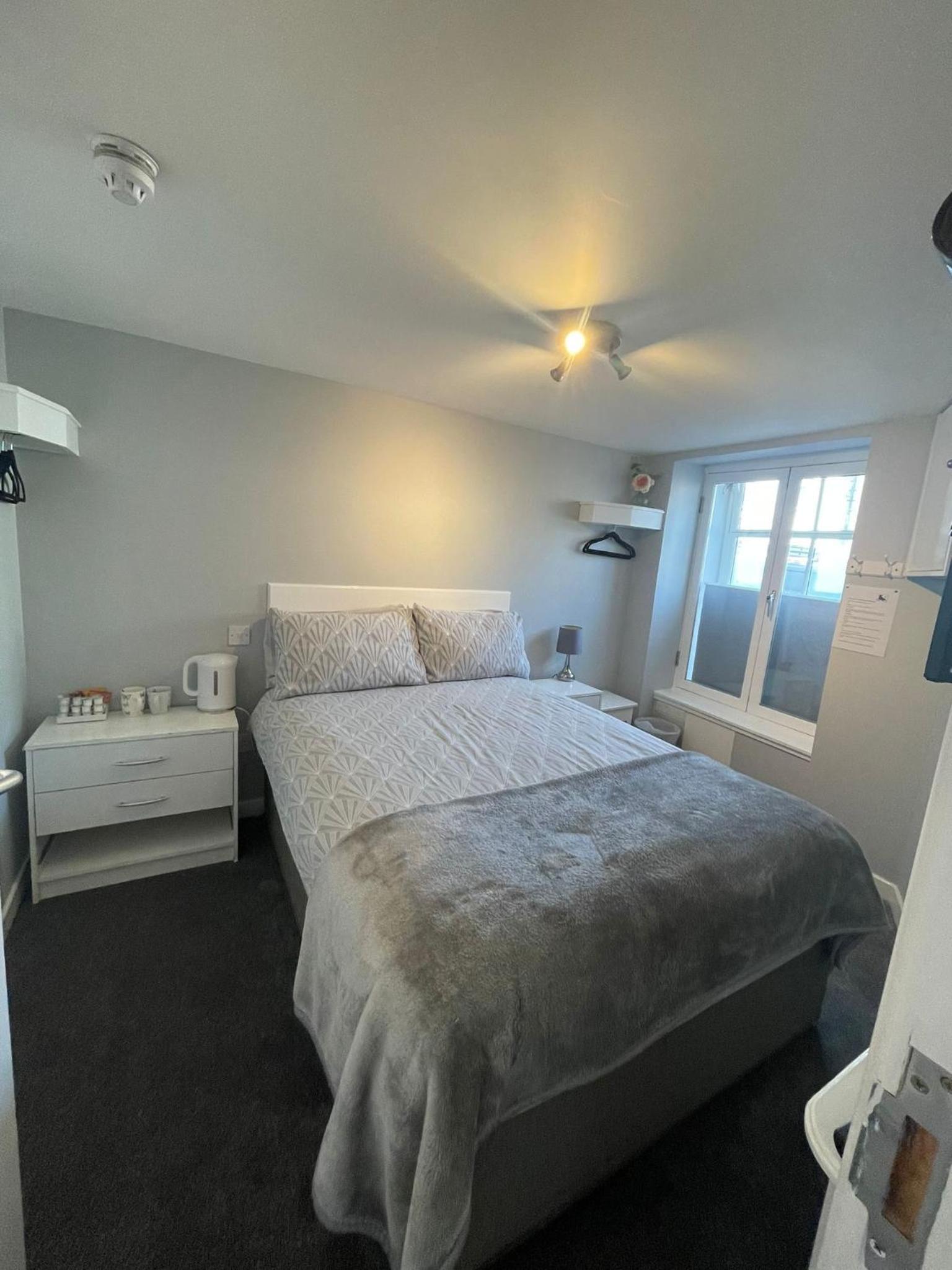 Double Room - Photo 6