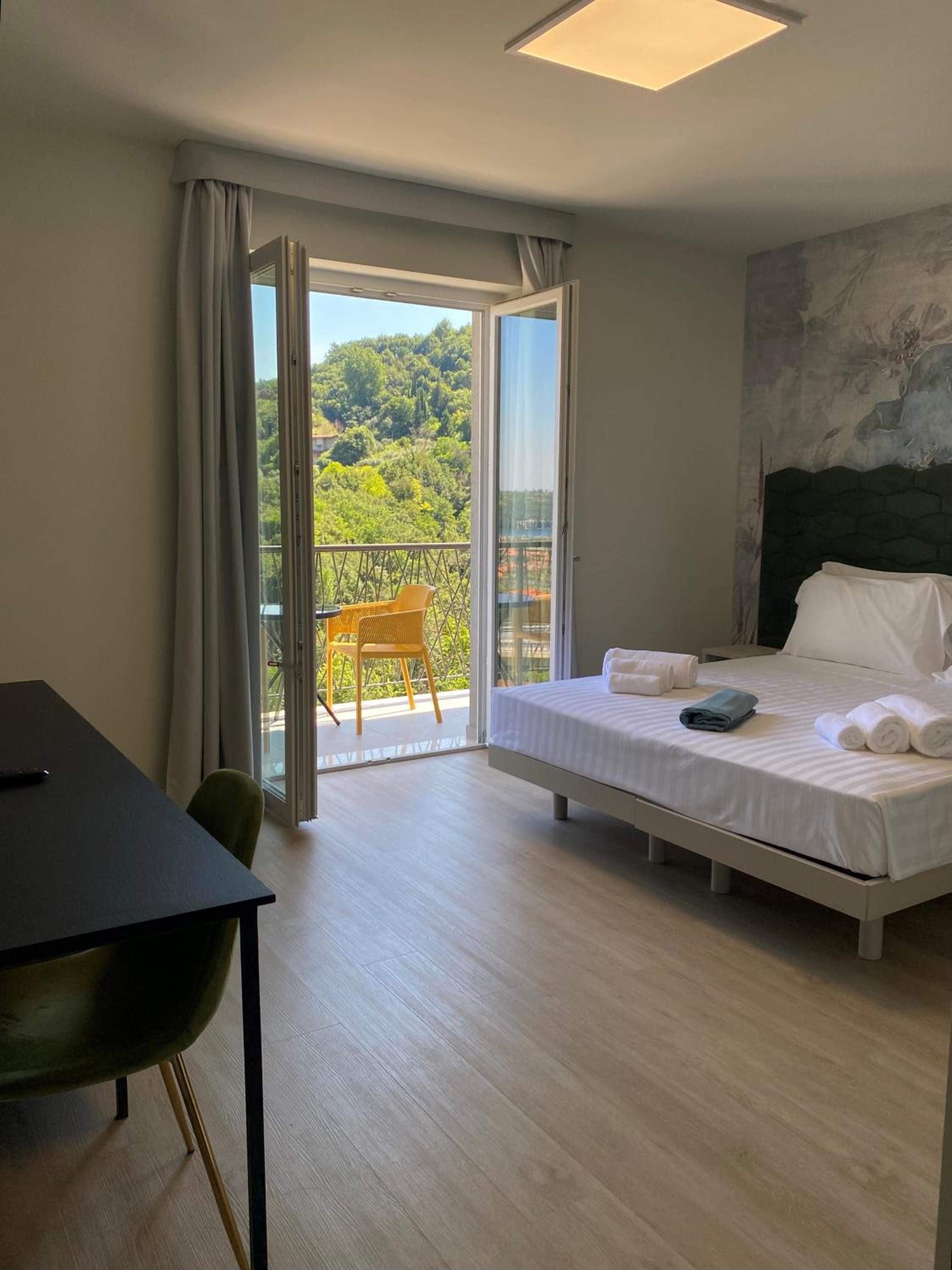 Double Room with Lake View
