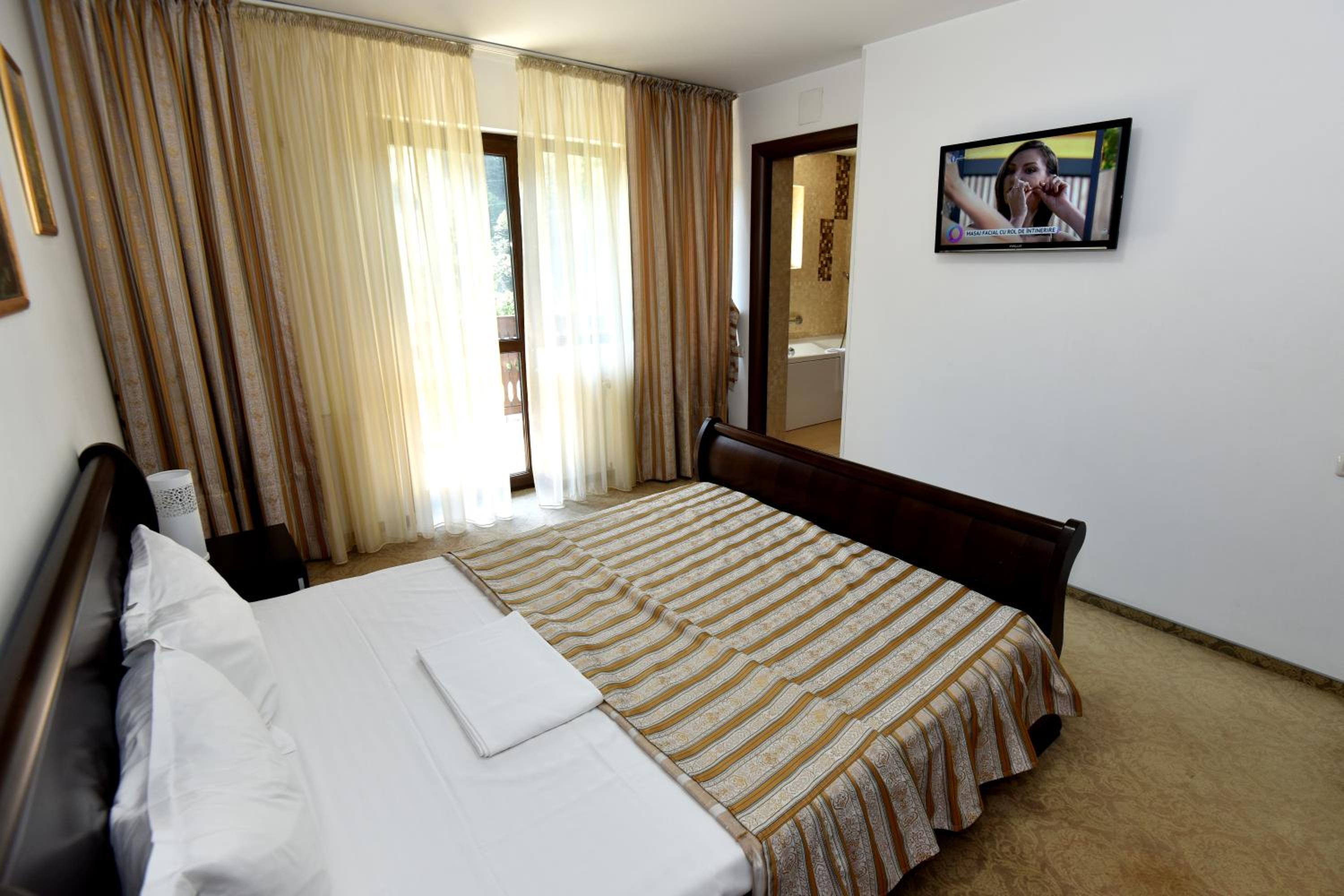 Premium Double Room with Balcony photo 3