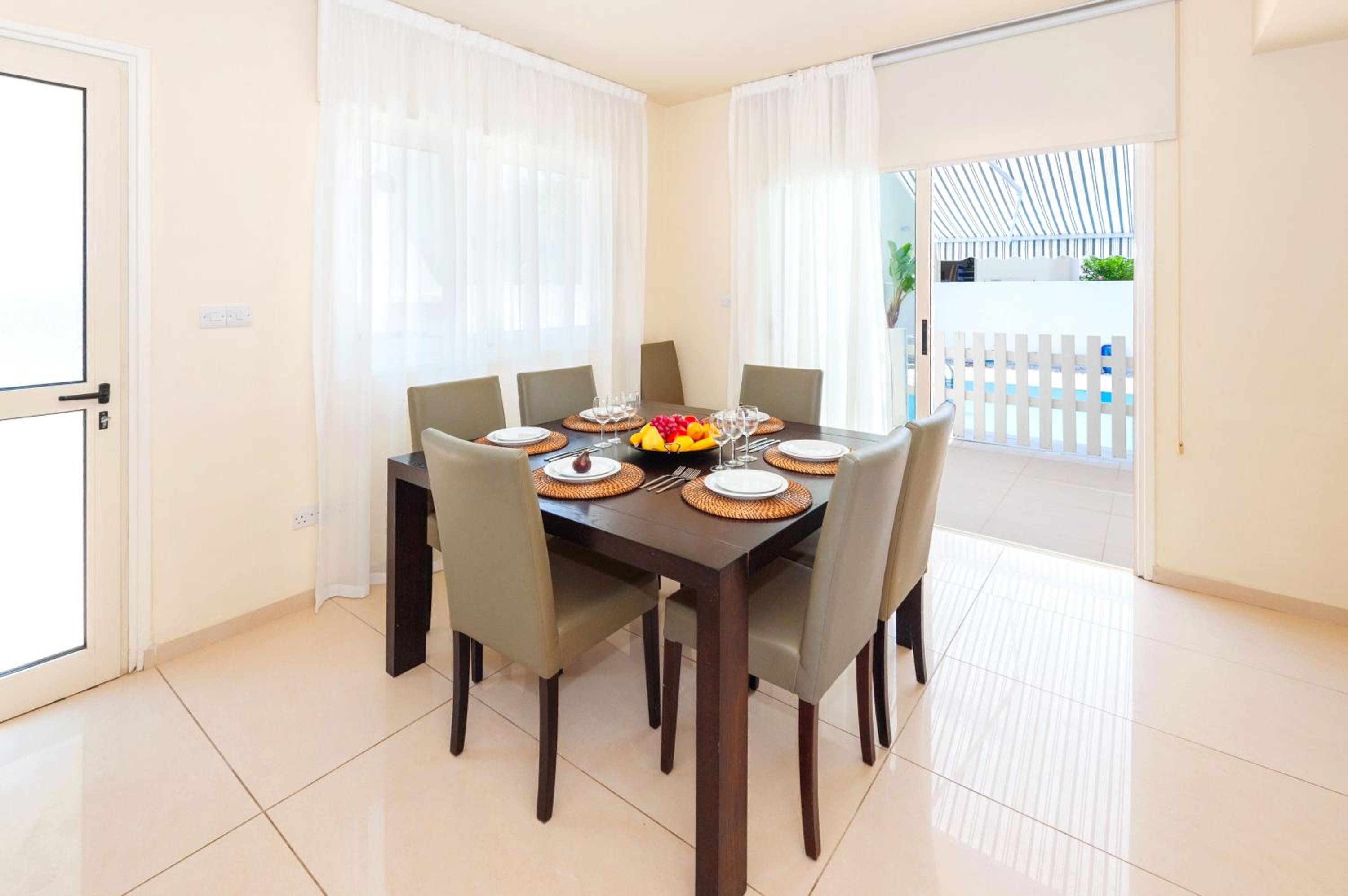 Villa photo 2
