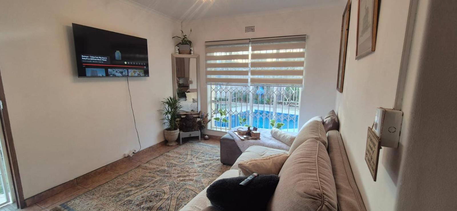 One-Bedroom Apartment with Pool View photo 1