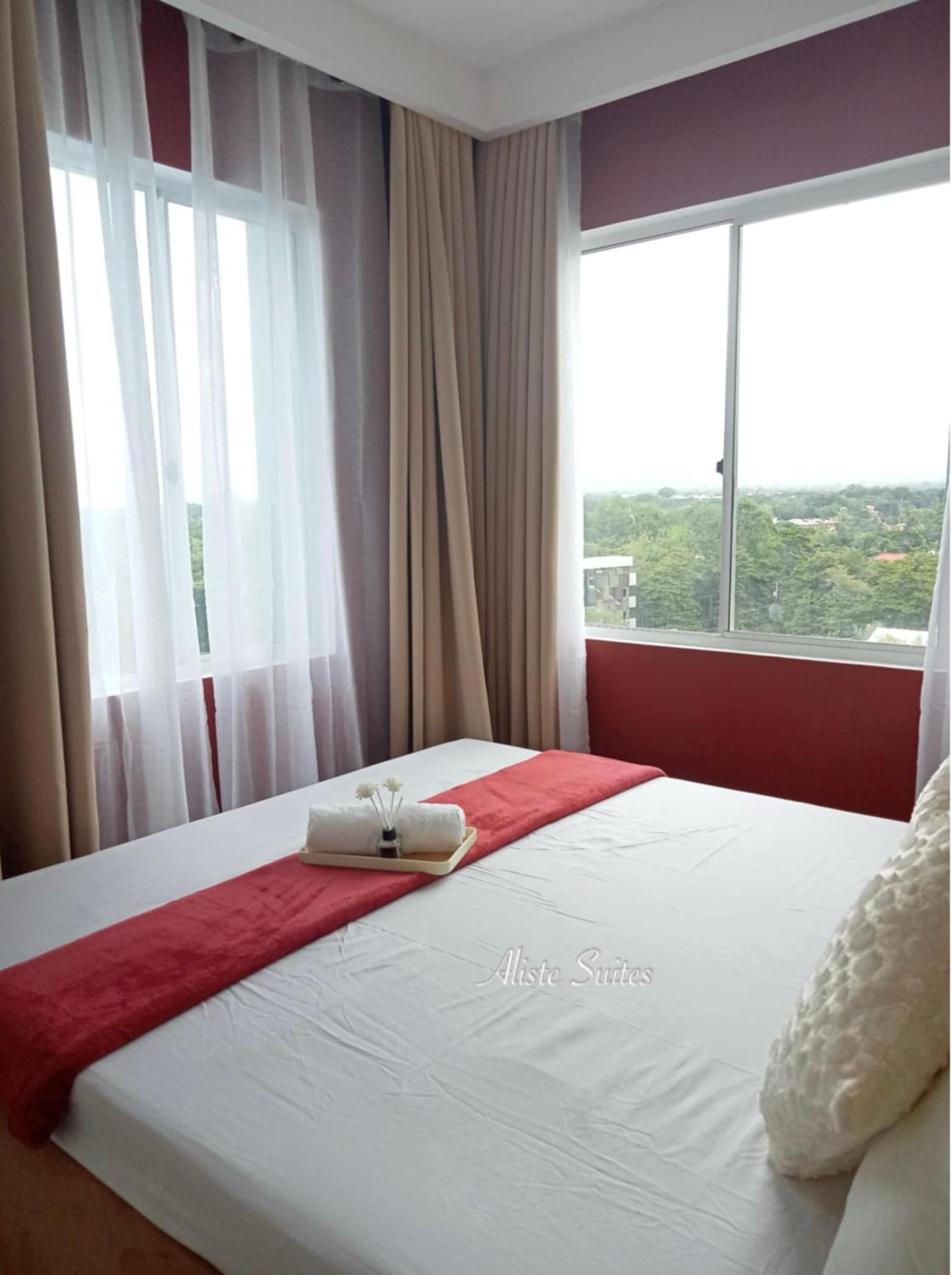 Two-Bedroom Apartment with Mountain View photo 2