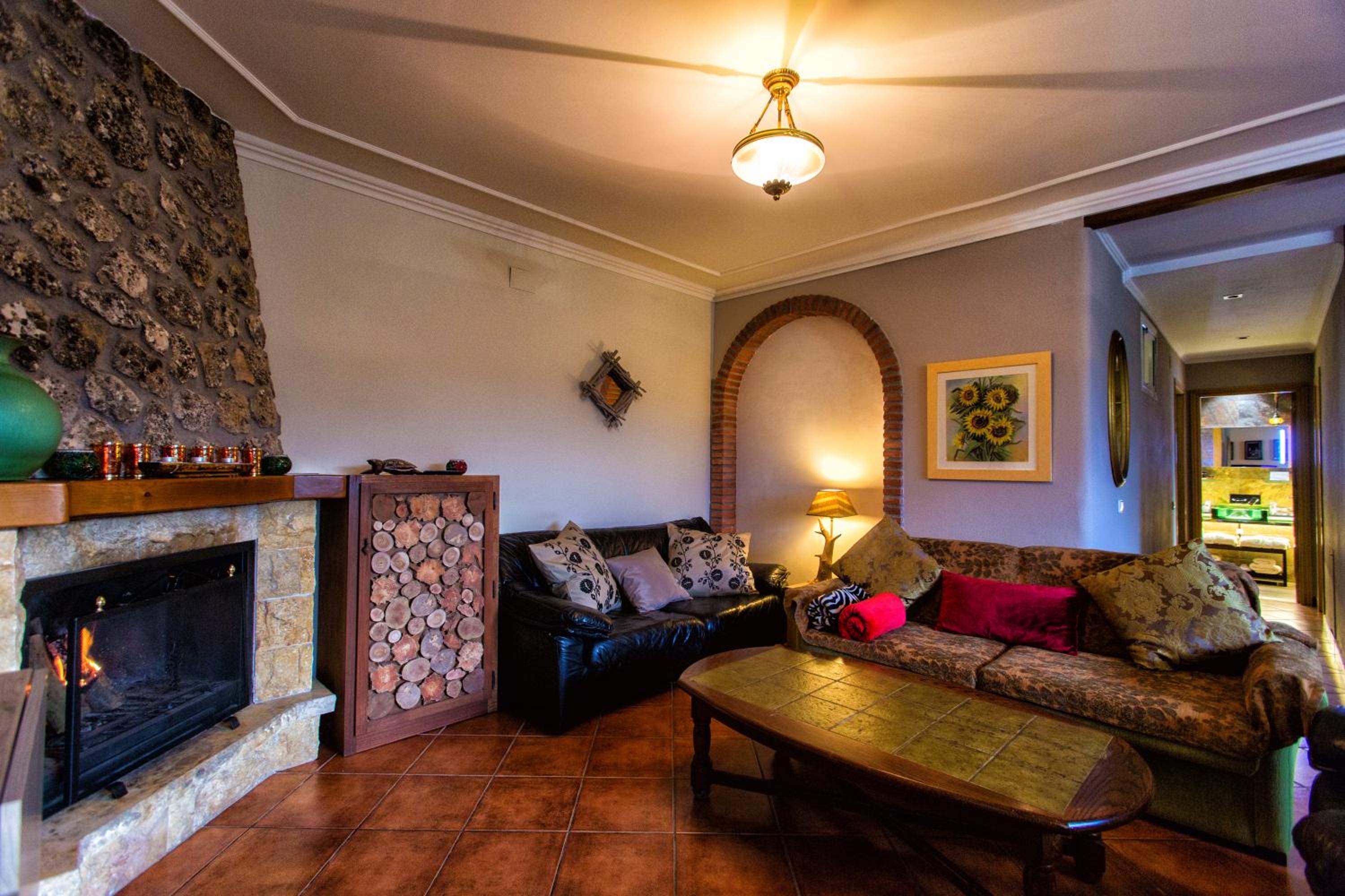 Two-Bedroom House (2-6 Adults) - Photo 28