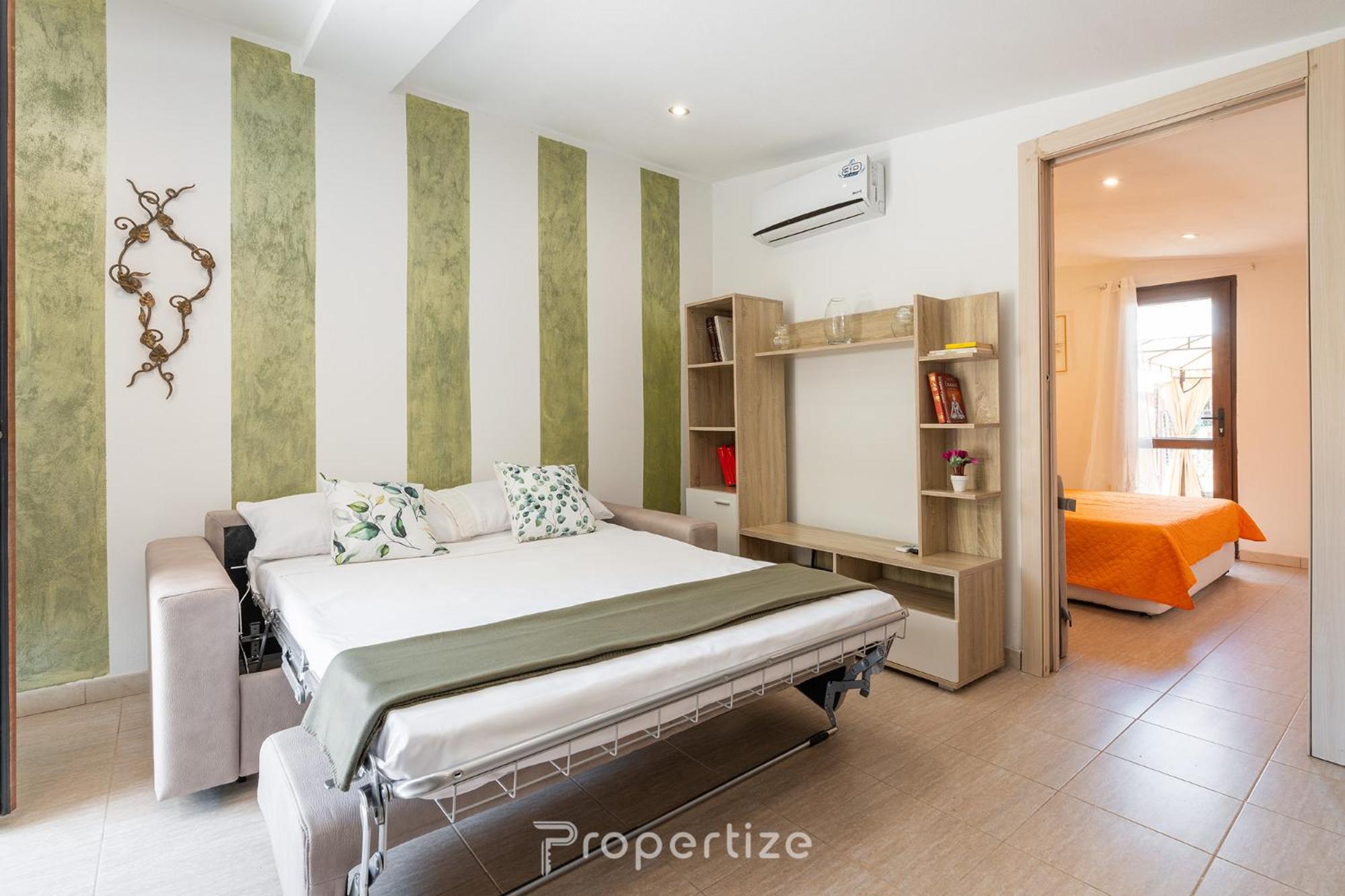 One-Bedroom Apartment photo 2