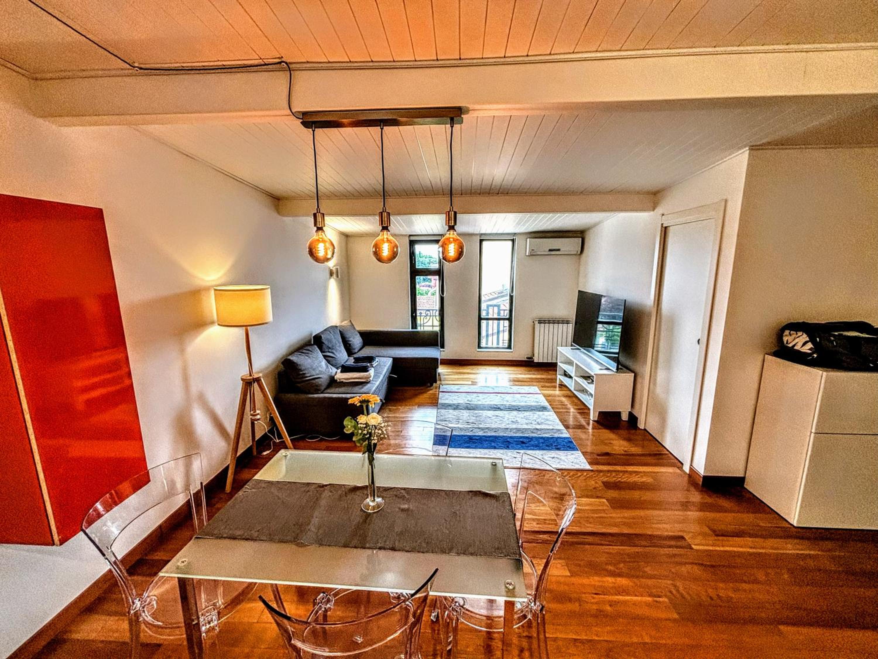 One-Bedroom Apartment photo 2