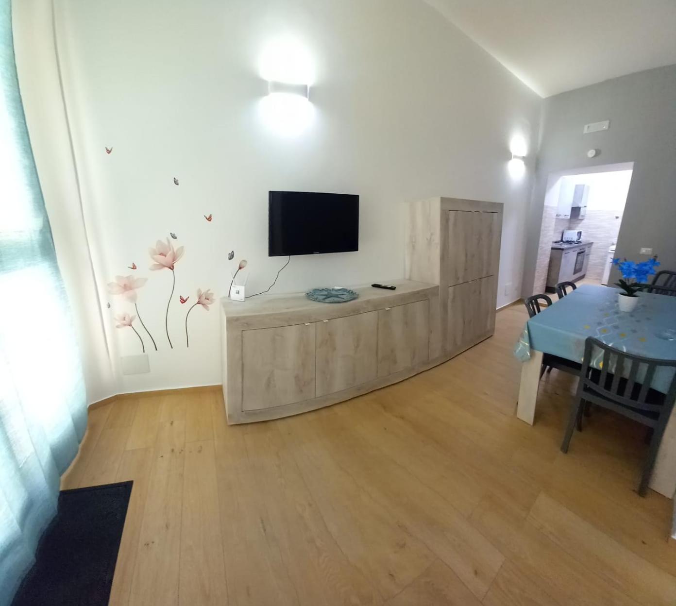 One-Bedroom Apartment photo 1