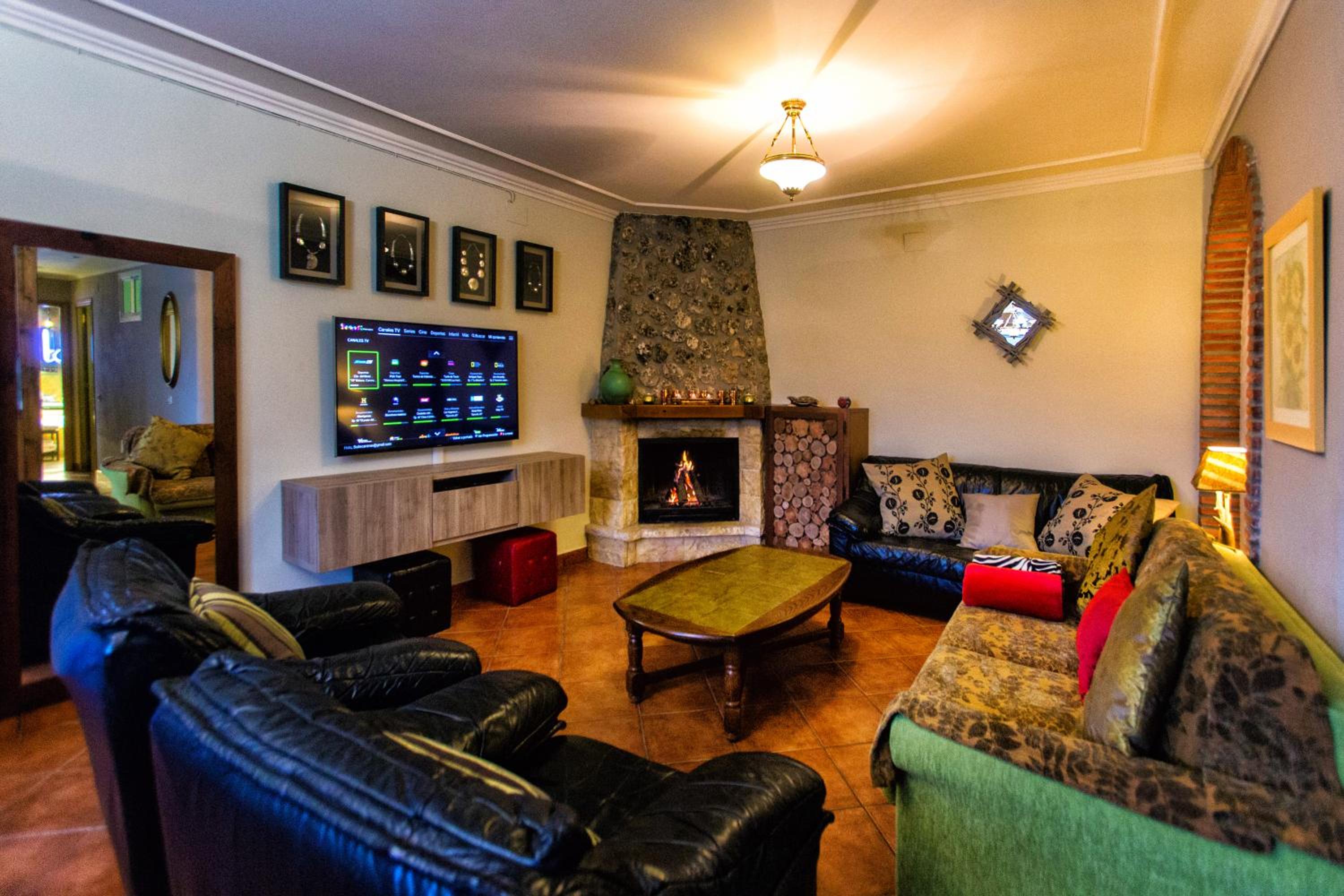 Two-Bedroom House (2-6 Adults) - Photo 42