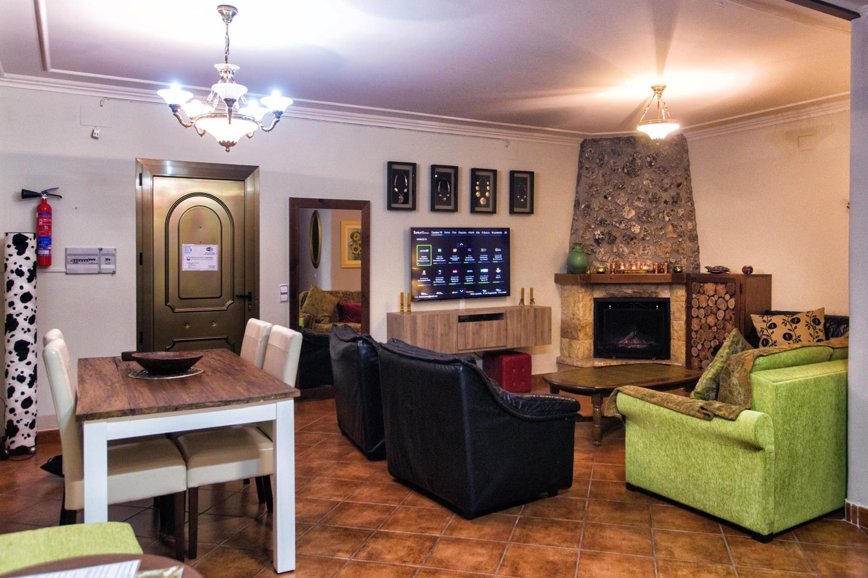 Two-Bedroom House (2-6 Adults) - Photo 29