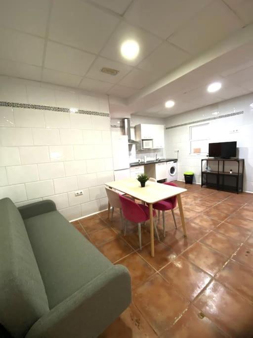 One-Bedroom Apartment photo 2