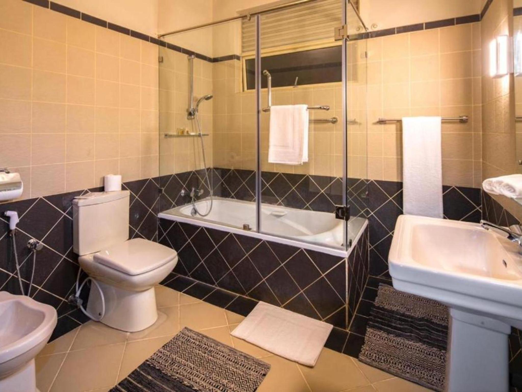 Executive Twin Room With Extra Sofa Bed photo 2