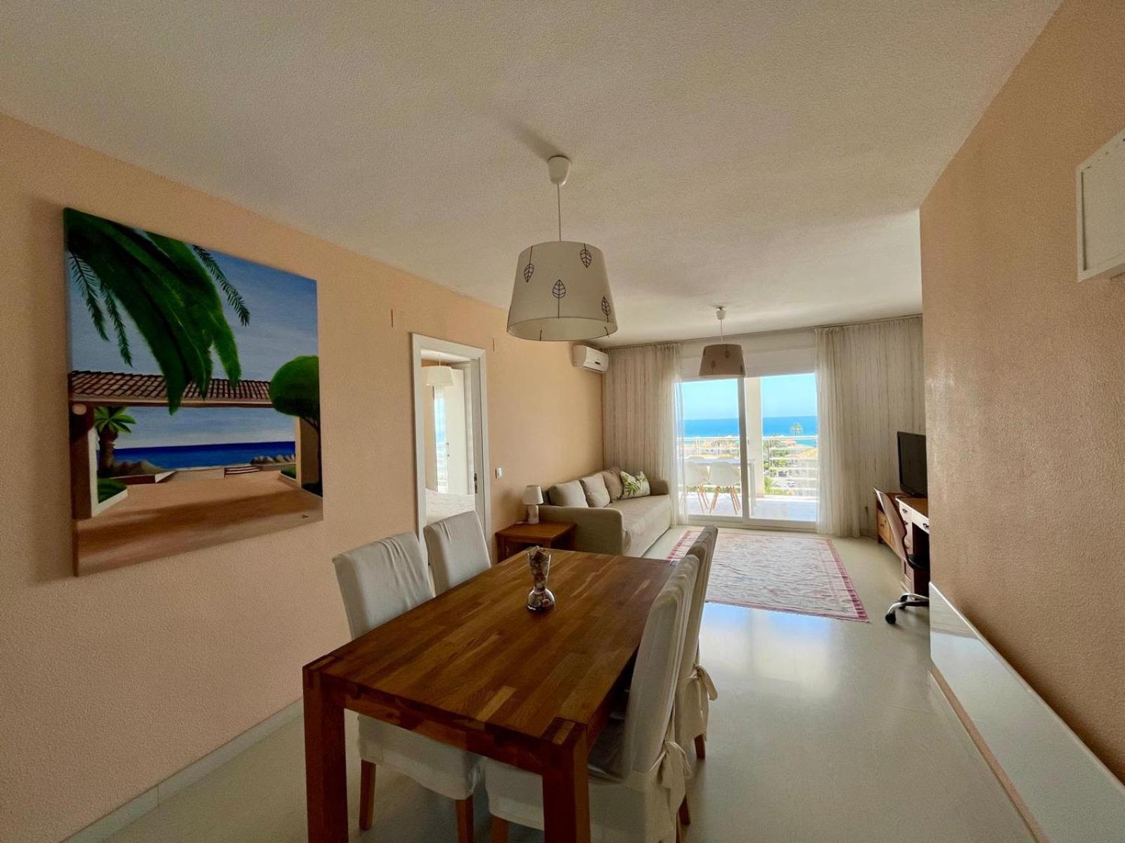 Apartamento de tres habitaciones con vista al mar