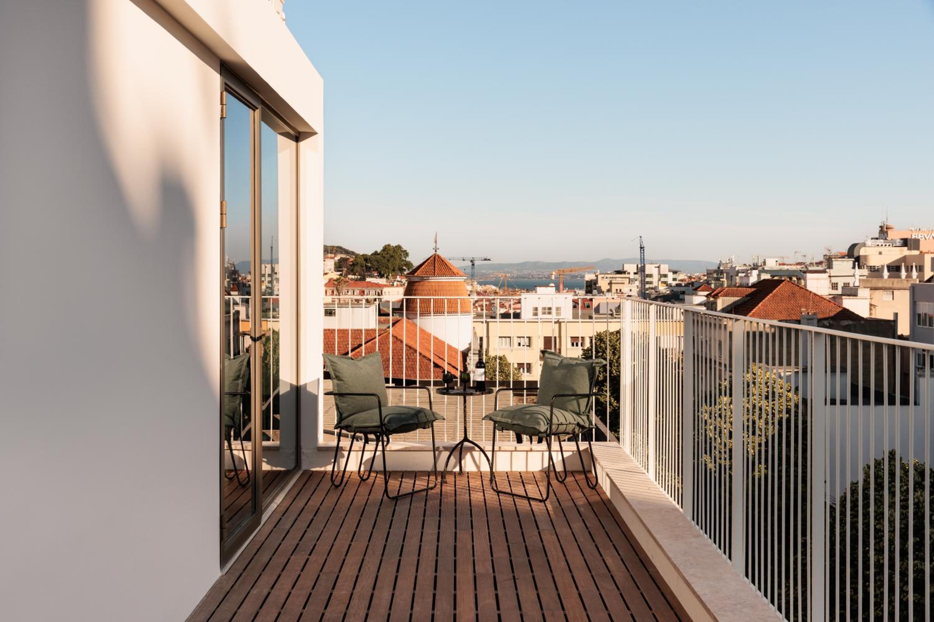 One Bedroom Apartment with Terrace - Photo 2