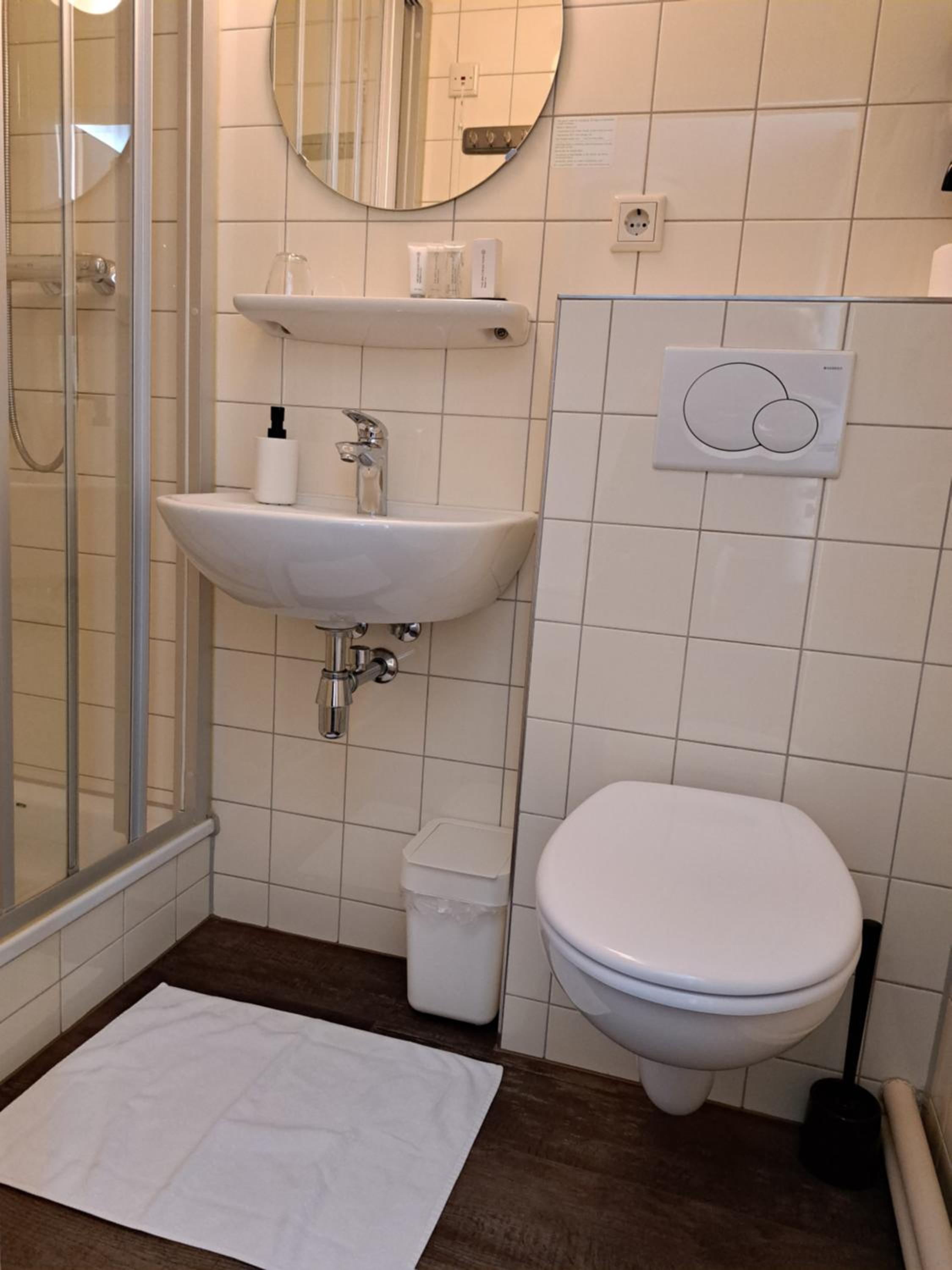 Single Room photo 2