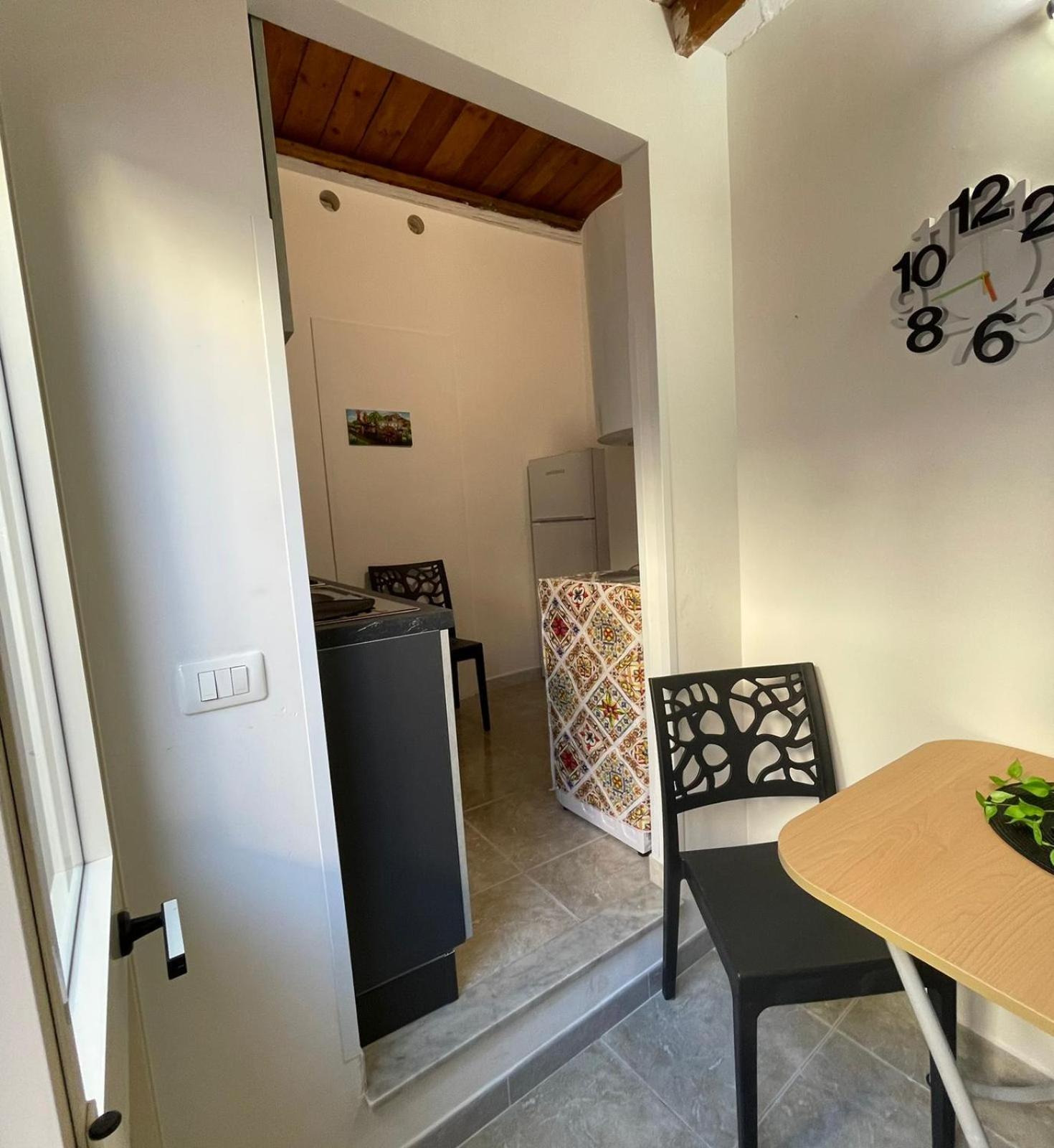 One-Bedroom Apartment photo 3