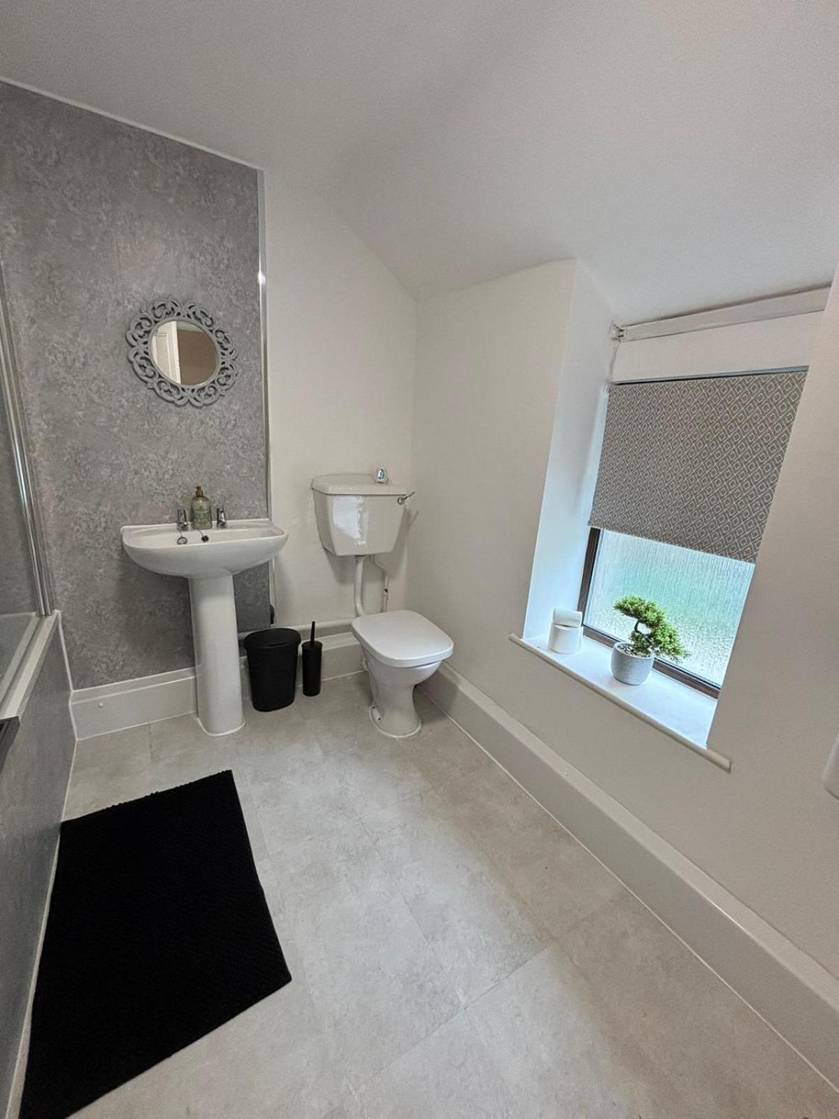 Three-Bedroom House photo 2