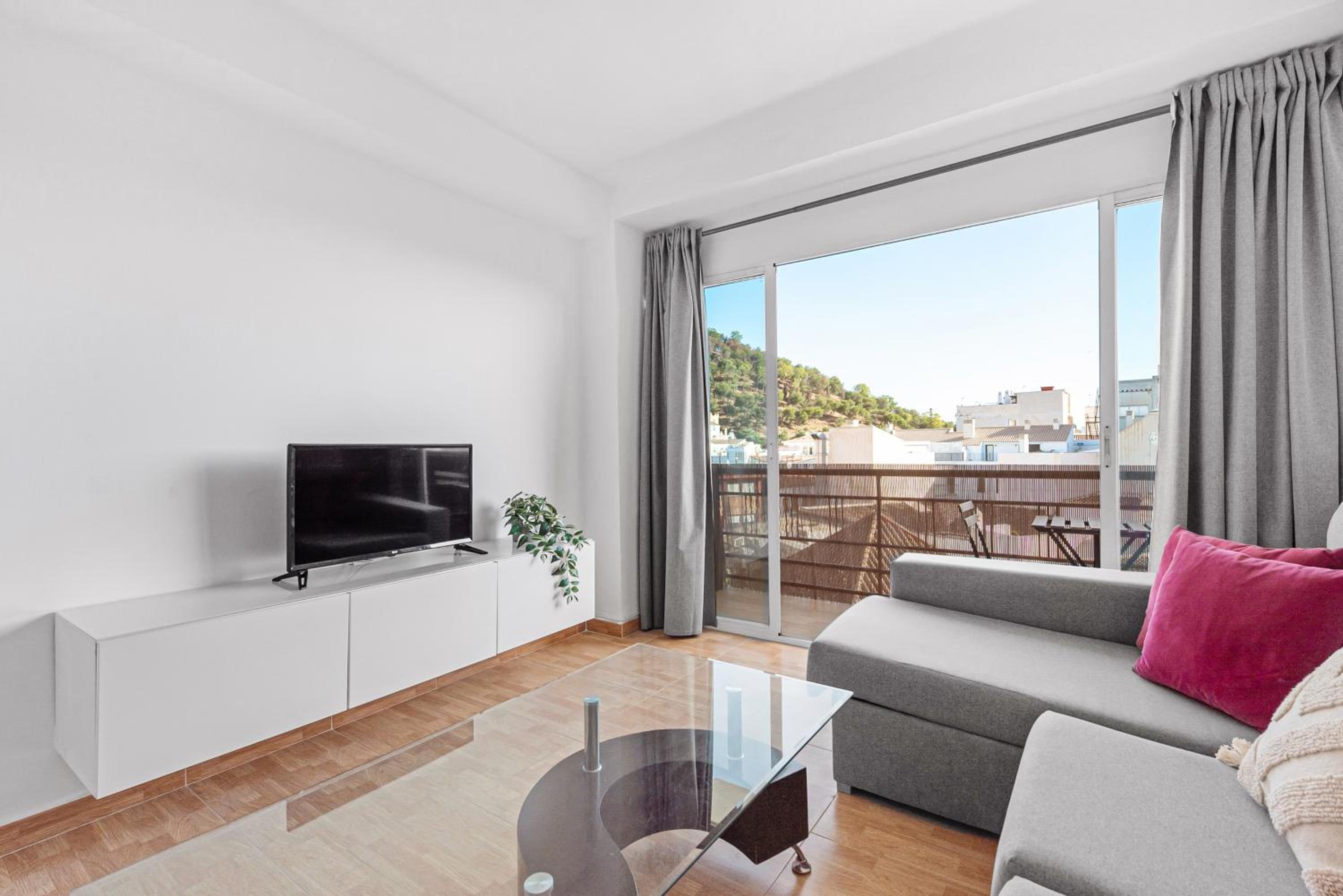 Apartamento de dos habitaciones con balcón