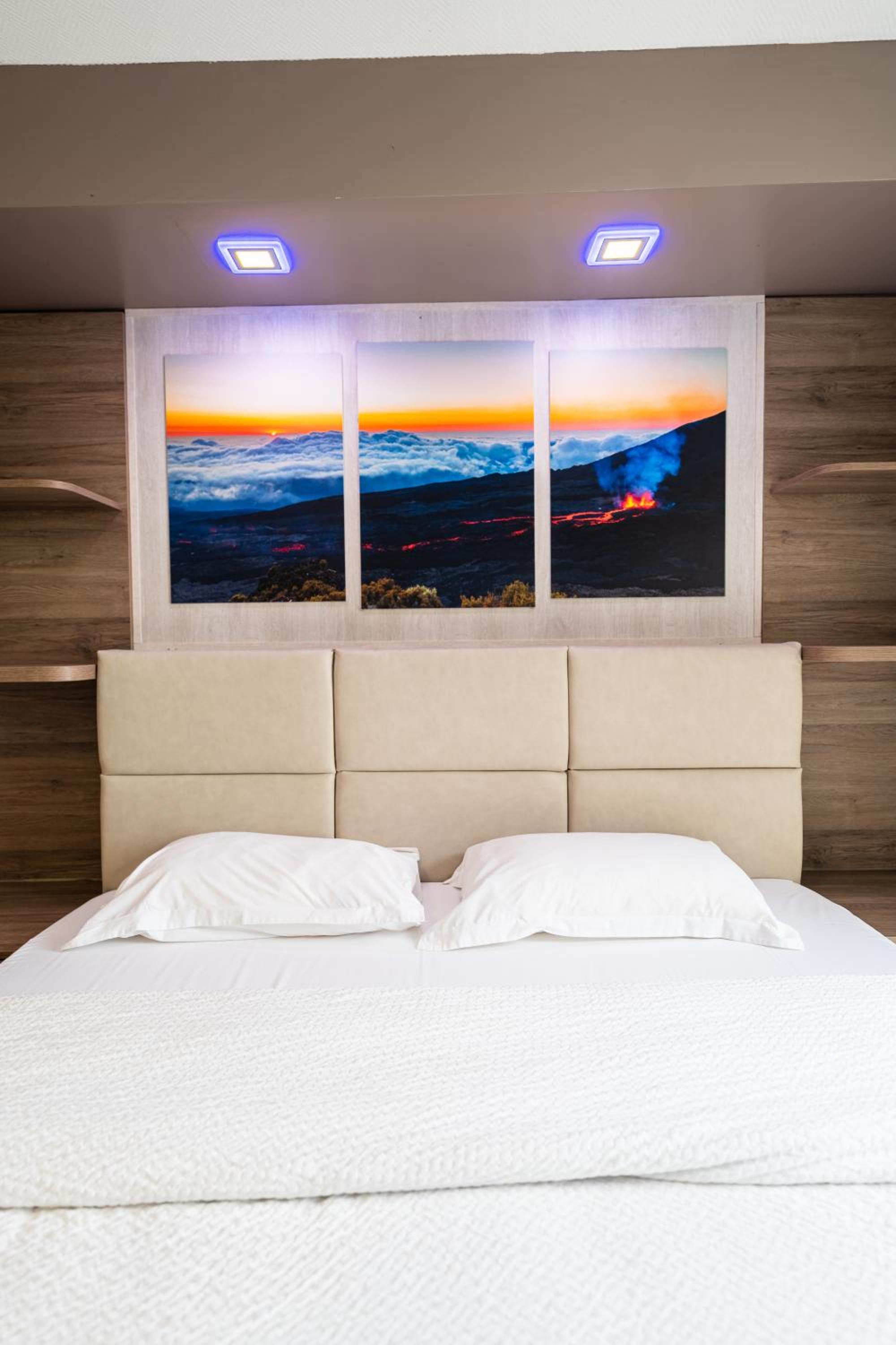 Deluxe King Room photo 2