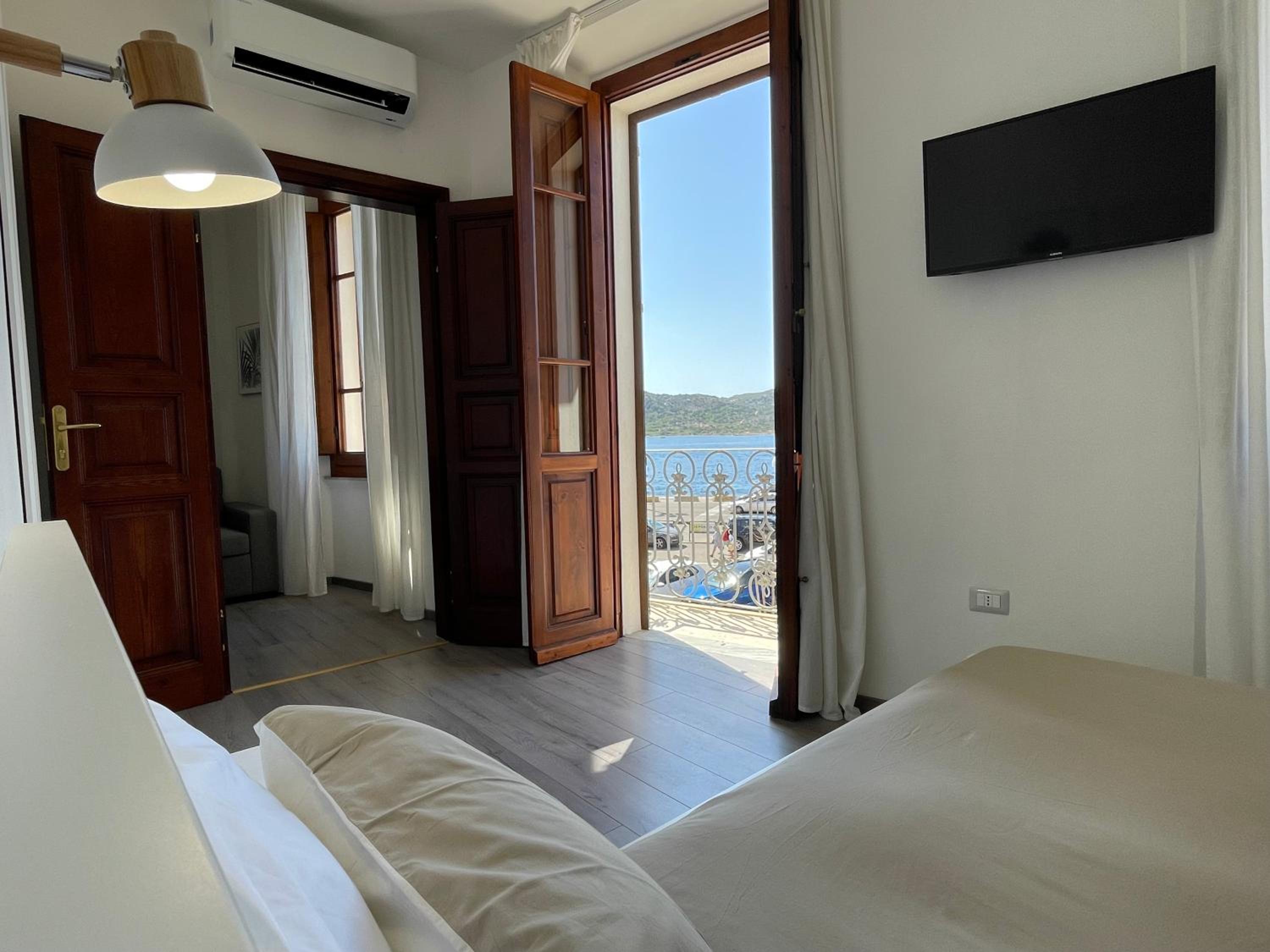 Double Room with Balcony and Sea View photo 1