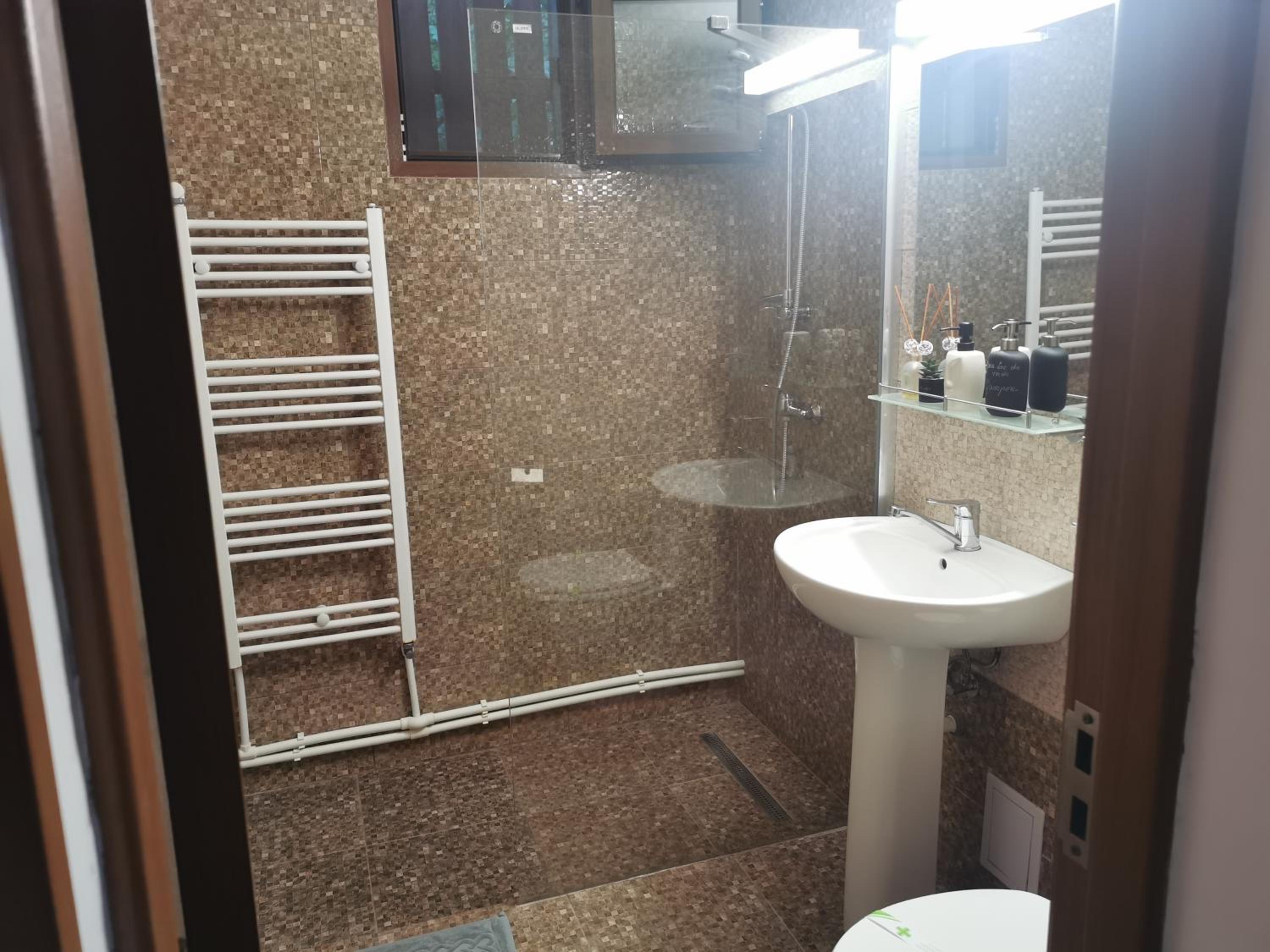 Double Room with Private Bathroom - Photo 7