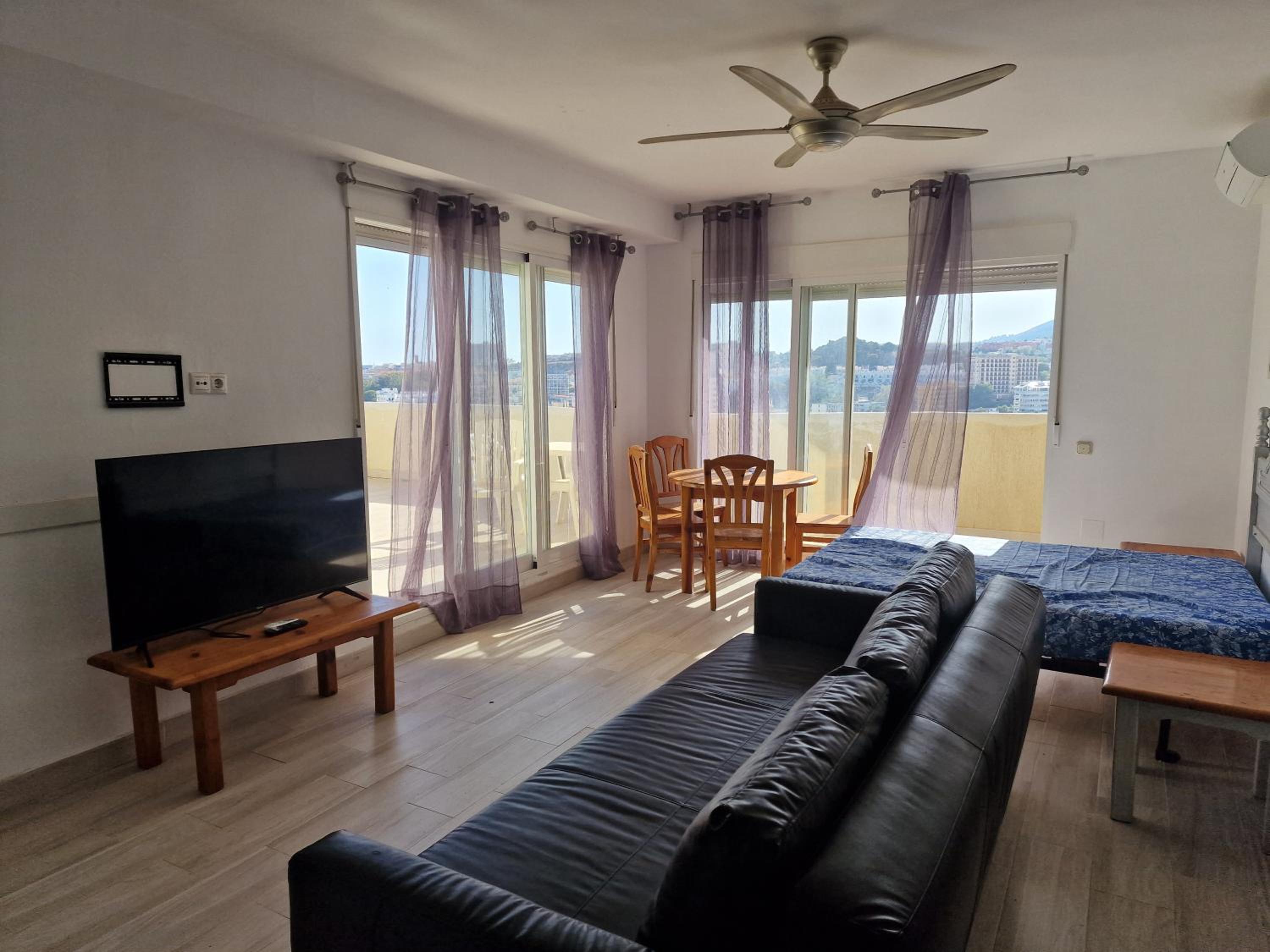 Estudio con vista al mar