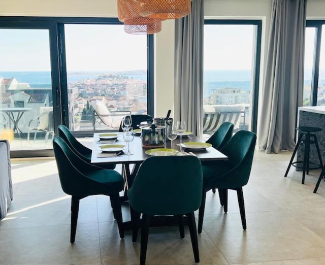 Two-bedroom Penthouse with terrace and sea view photo 1
