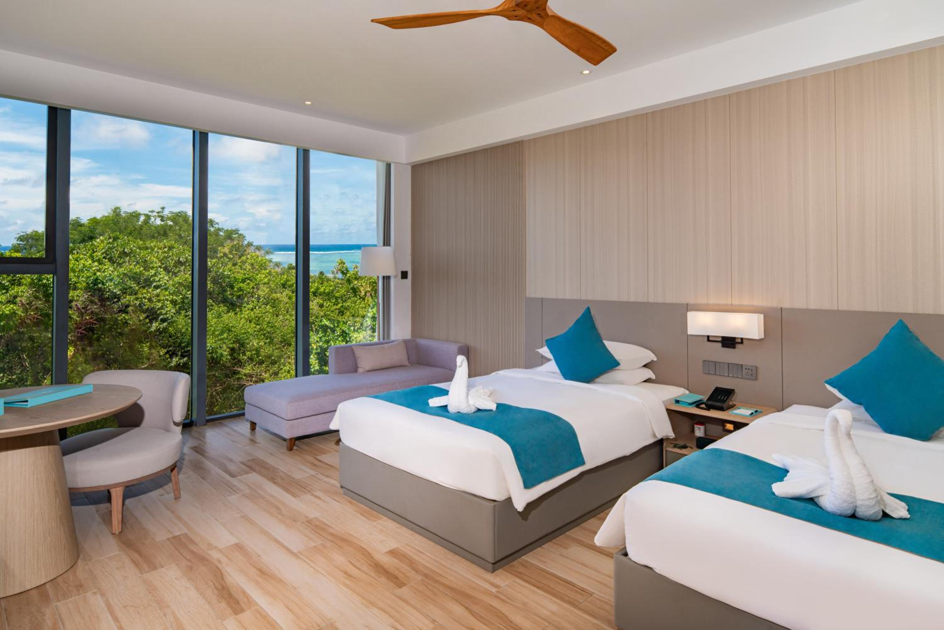 Deluxe Mountain & Ocean View Room (Deluxe Half Mountain and Half Ocean View Room) photo 1