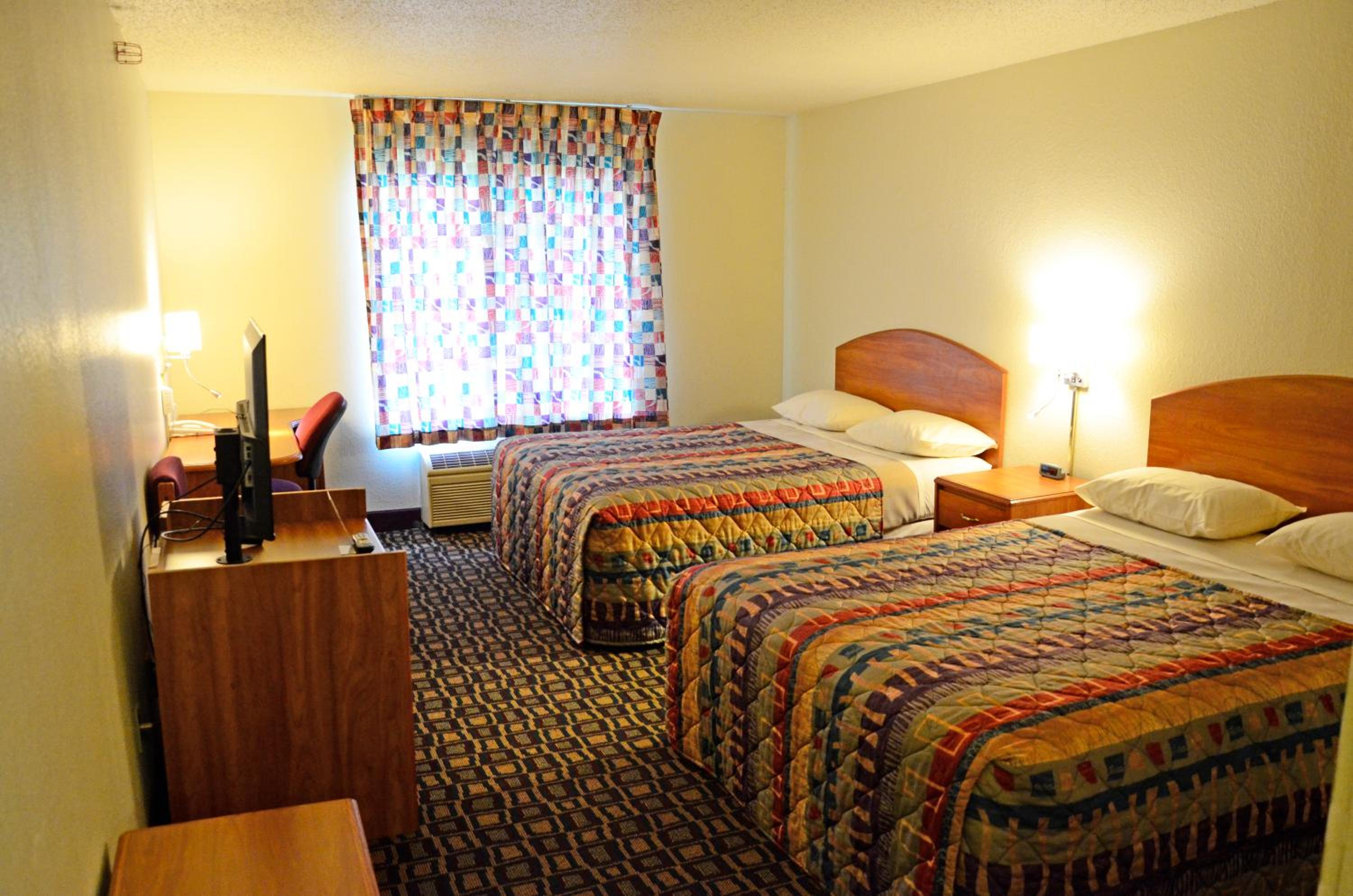 Queen Room with Two Queen Beds photo 1