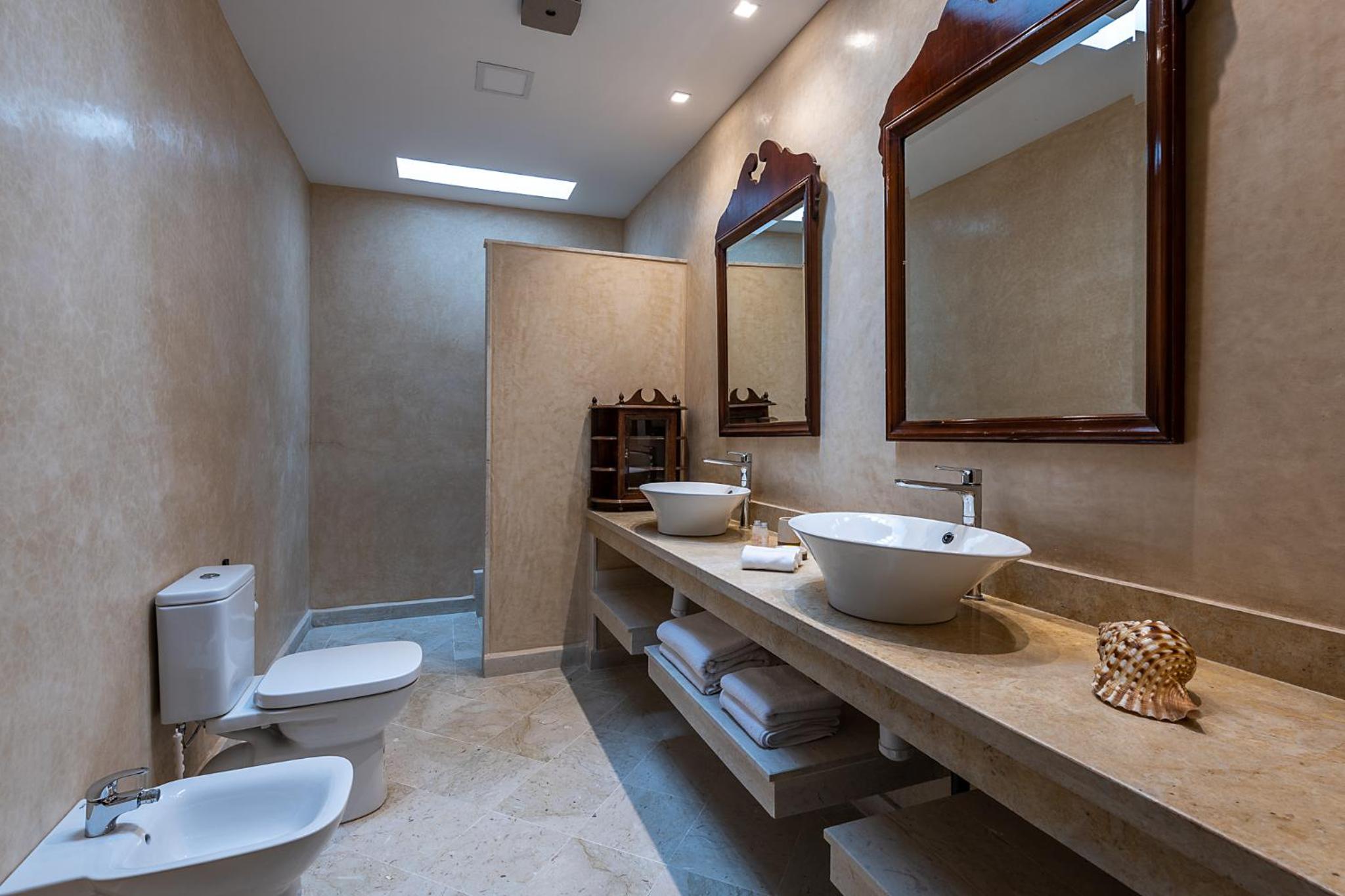 Deluxe Suite with Sea View - Photo 1