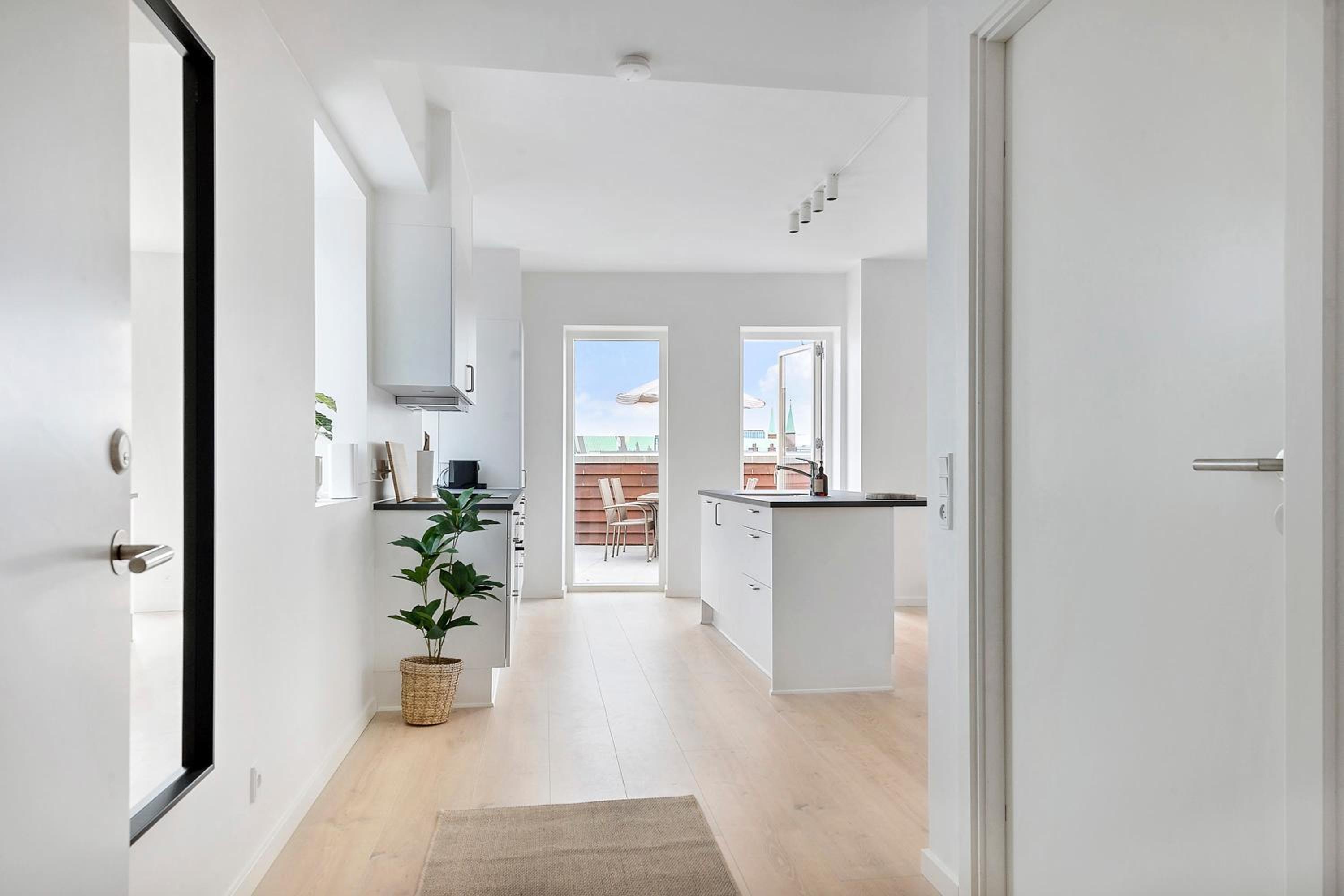 Apartment photo 2